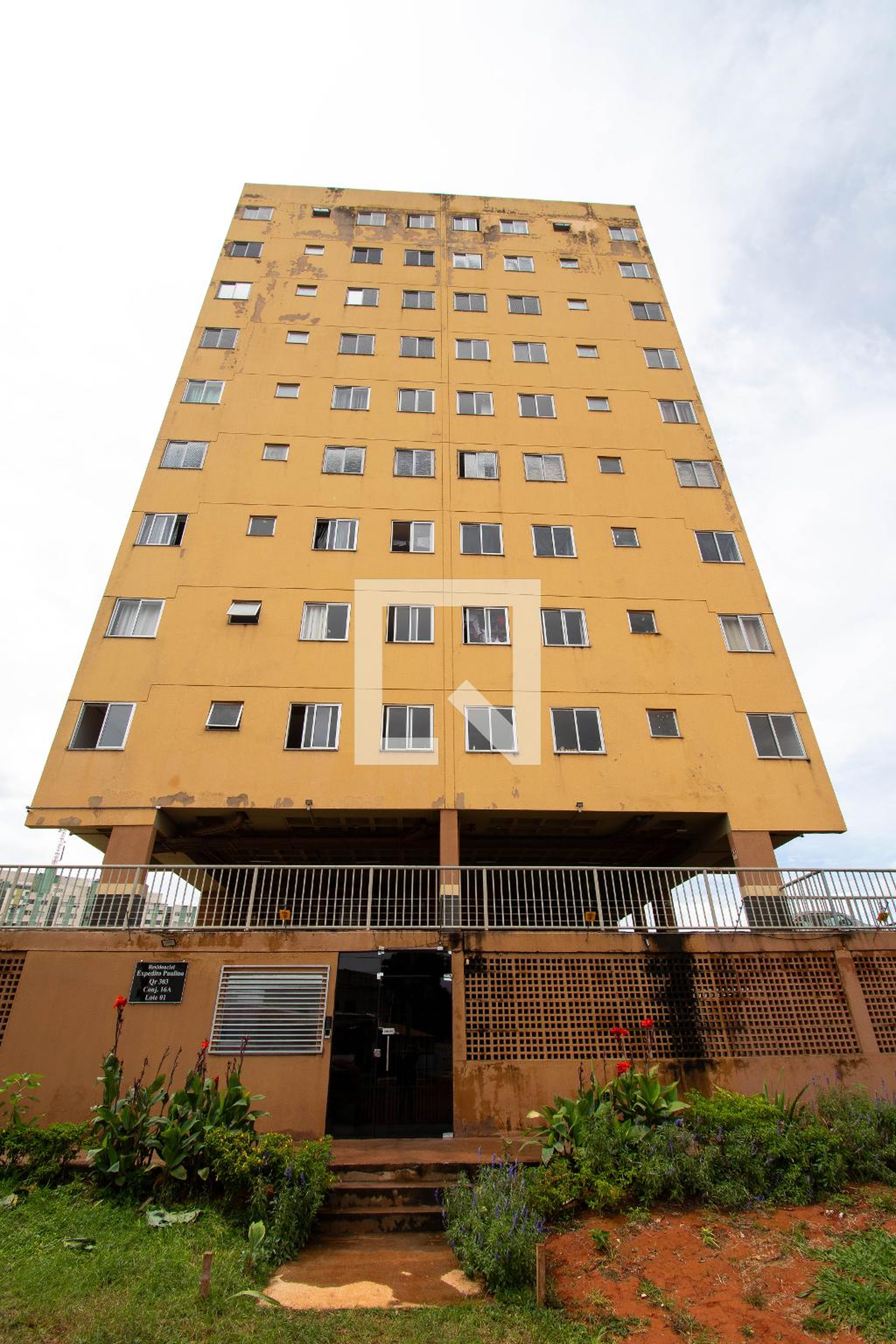 Fachada Condomínio em SAMAMBAIA SUL RESID EXPEDITO PAULINO QR 303 CJ 16A LT 1, s/n