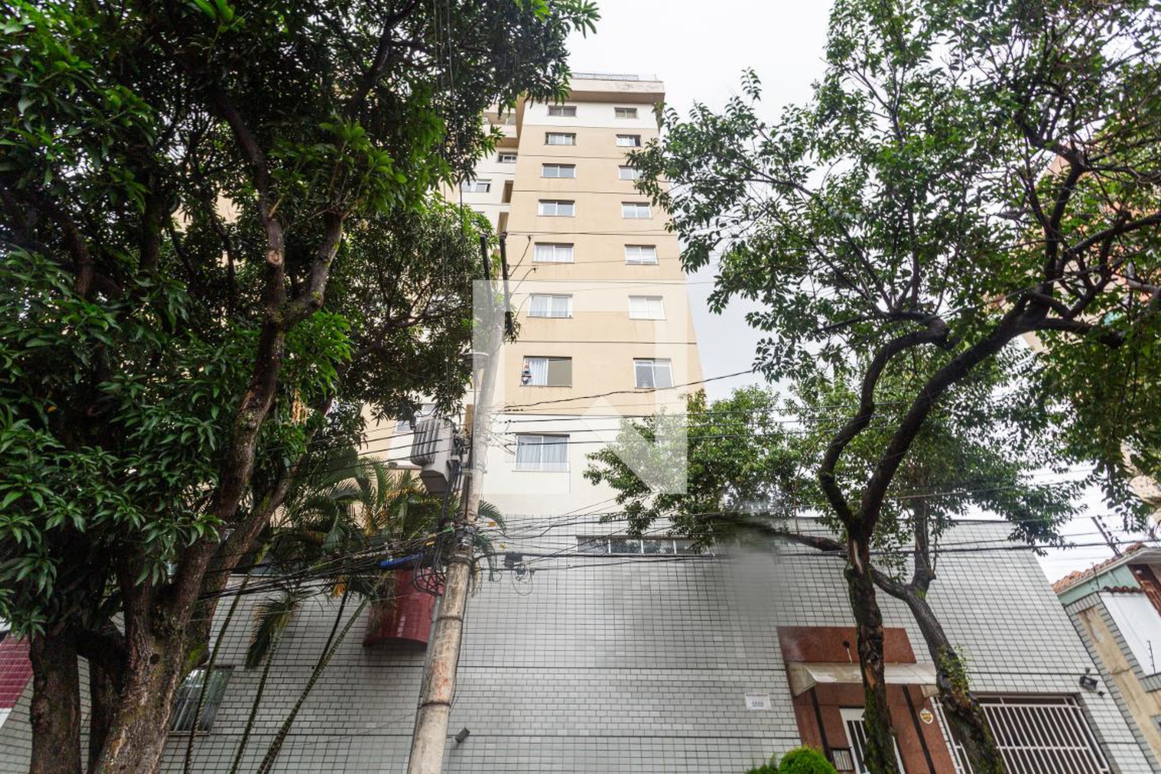 Fachada Condomínio em Rua Serravite, 222