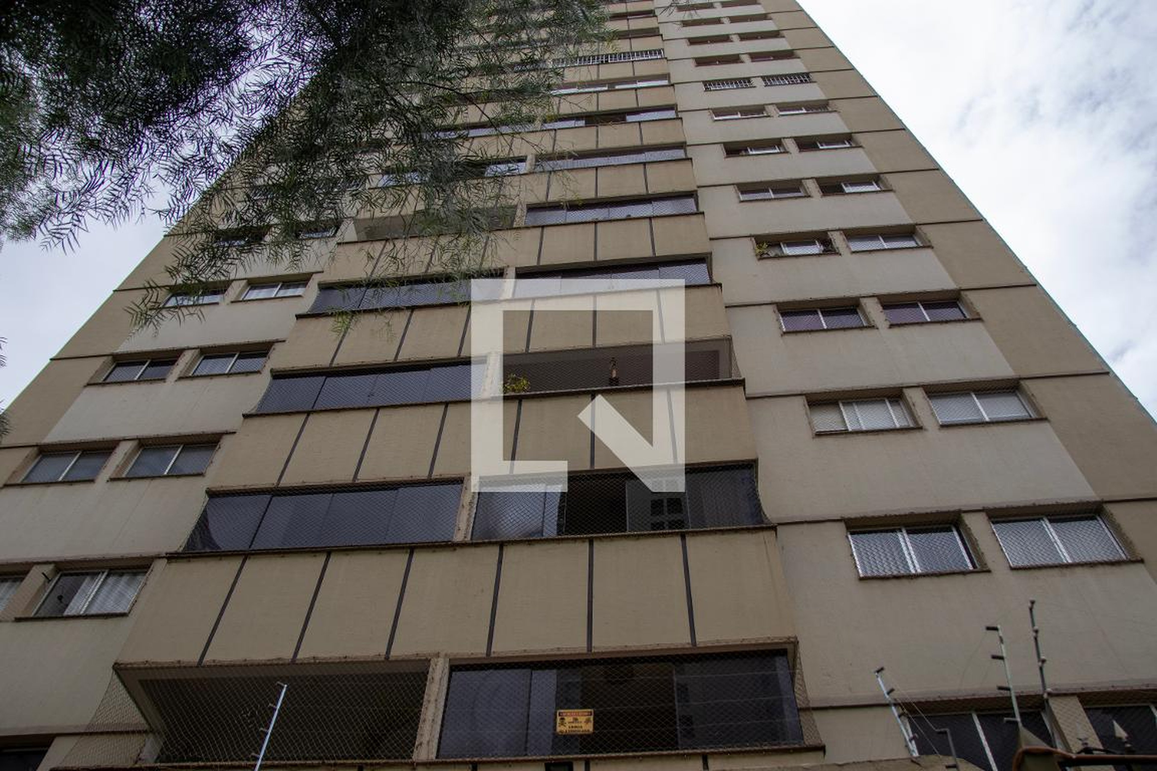 Fachada Condomínio em Rua T 65, 1077