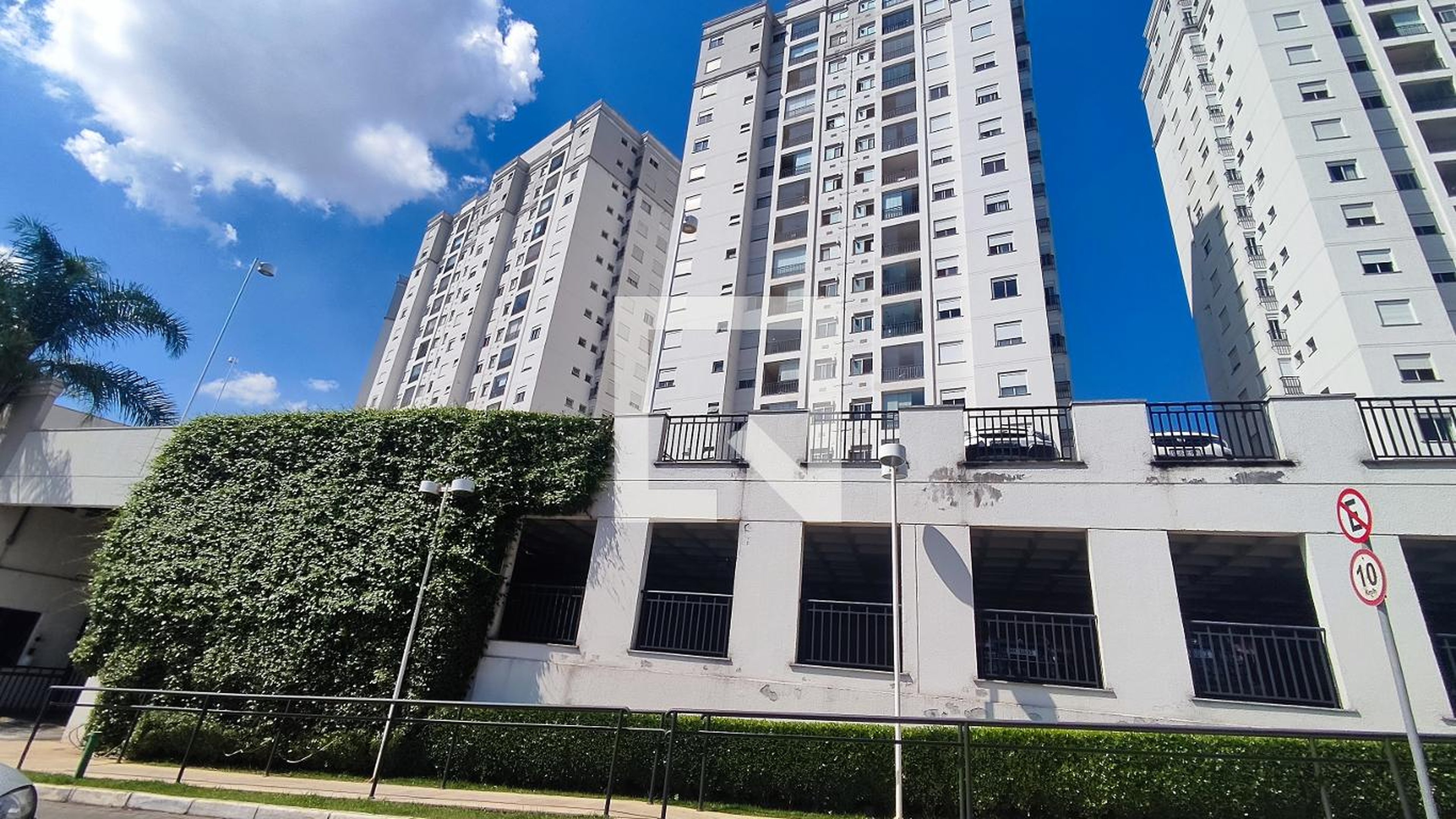 Fachada do Prédio Condomínio Forest