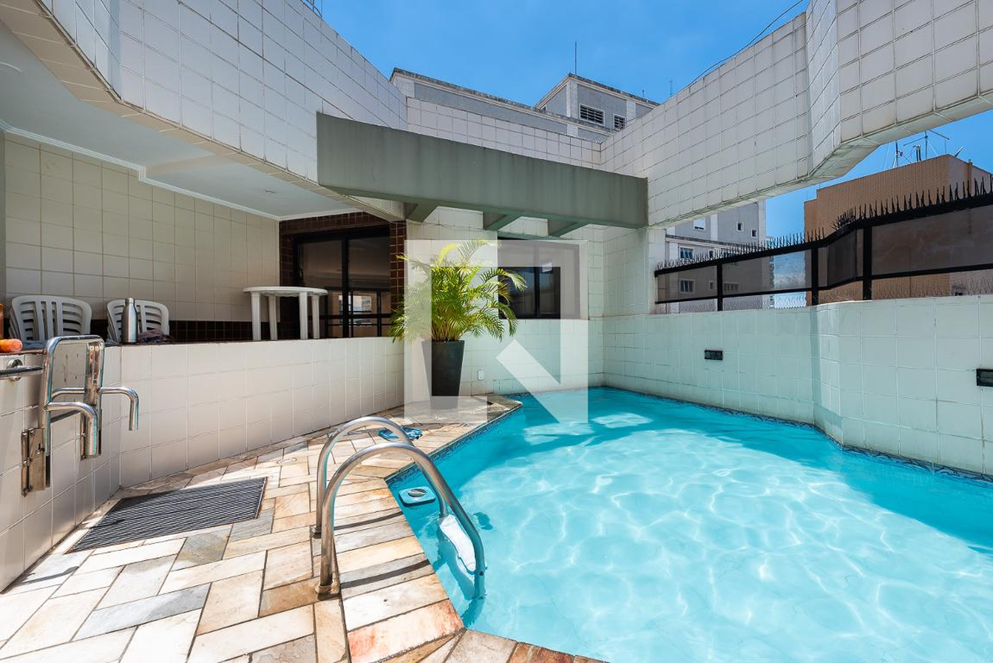 Piscina - Edifício Torre de Bari