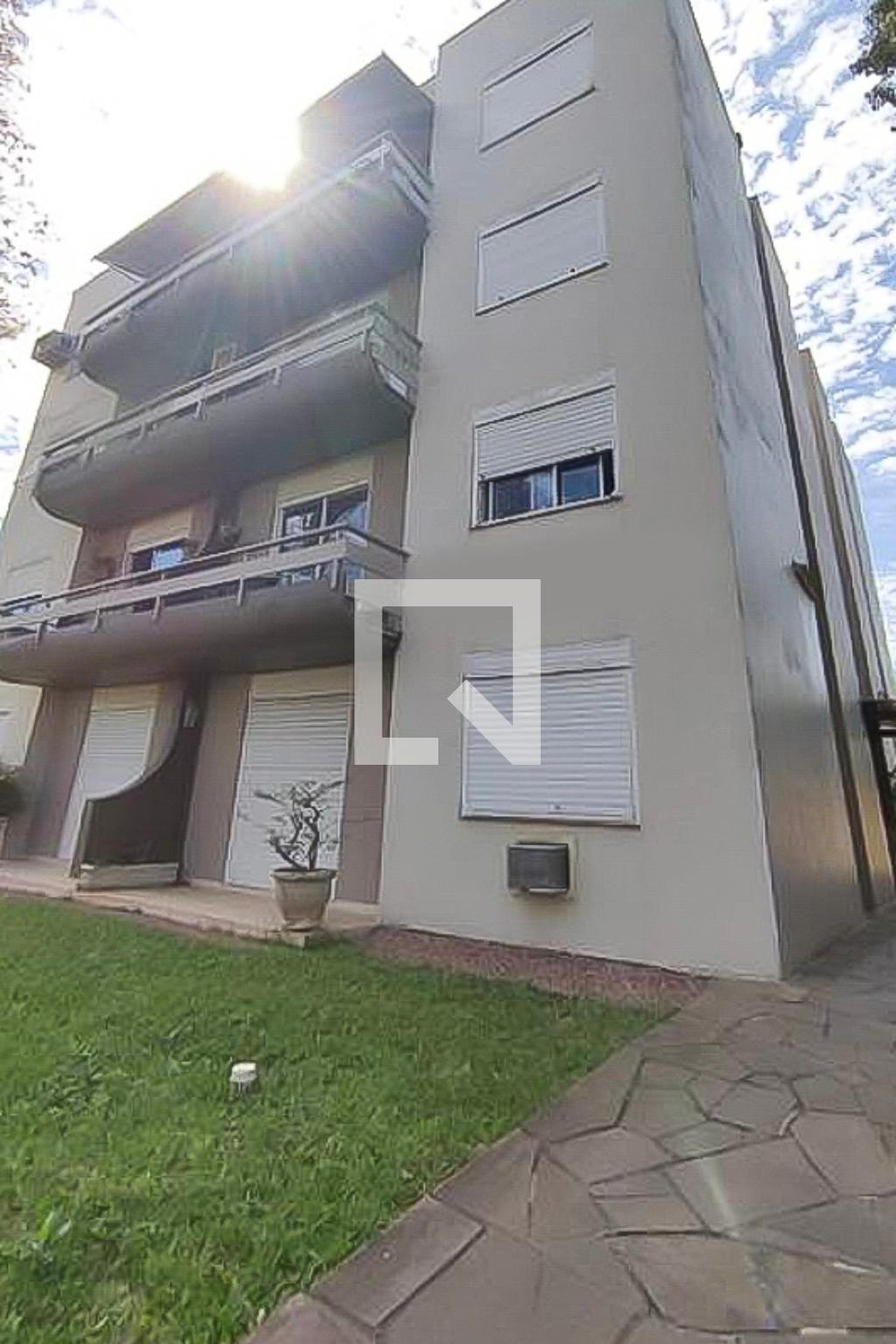 Fachada Condomínio em Rua Leão XIII, 46