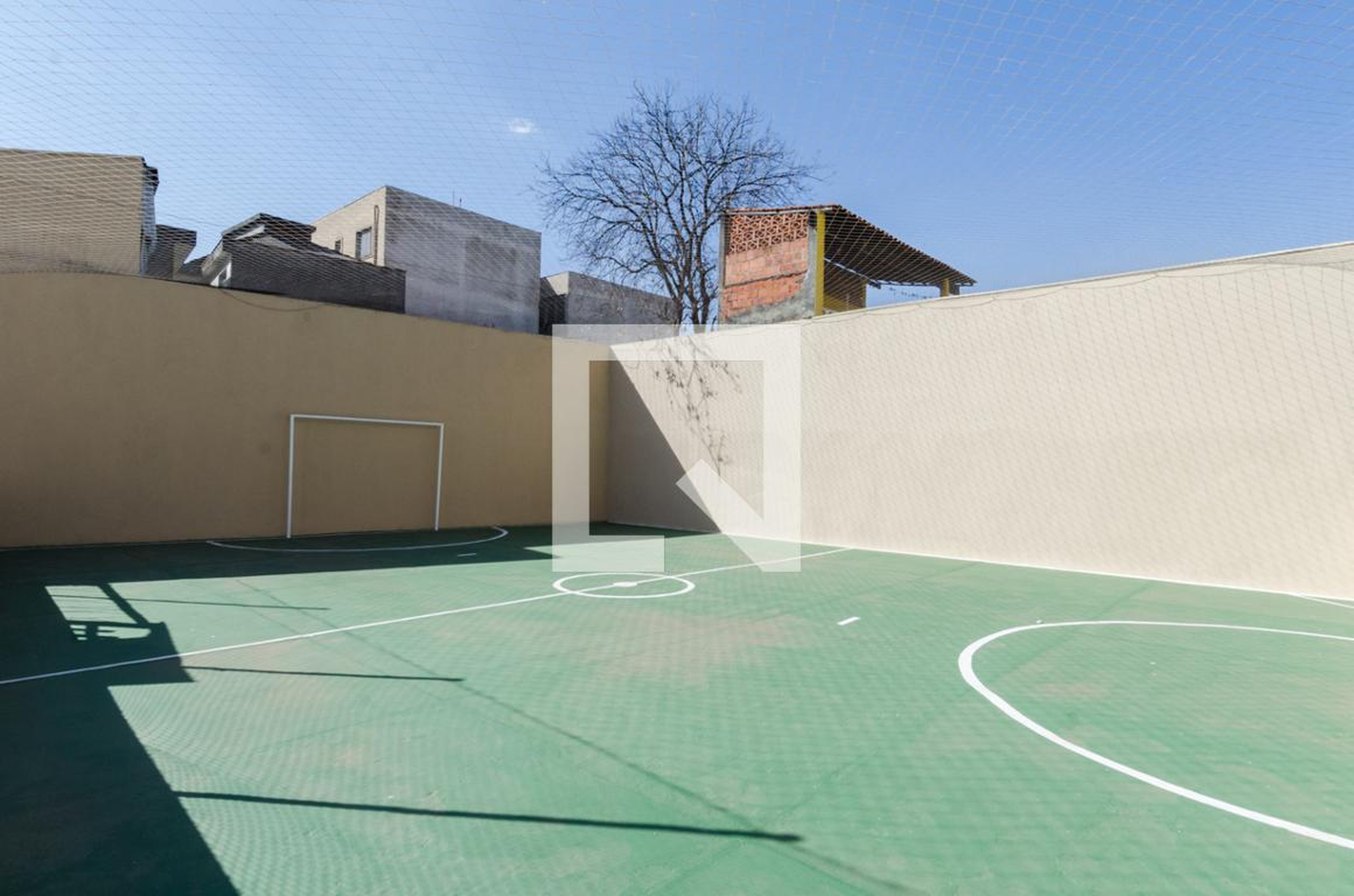 Quadra Condomínio em Rua Ranieri Mazzilli, 100