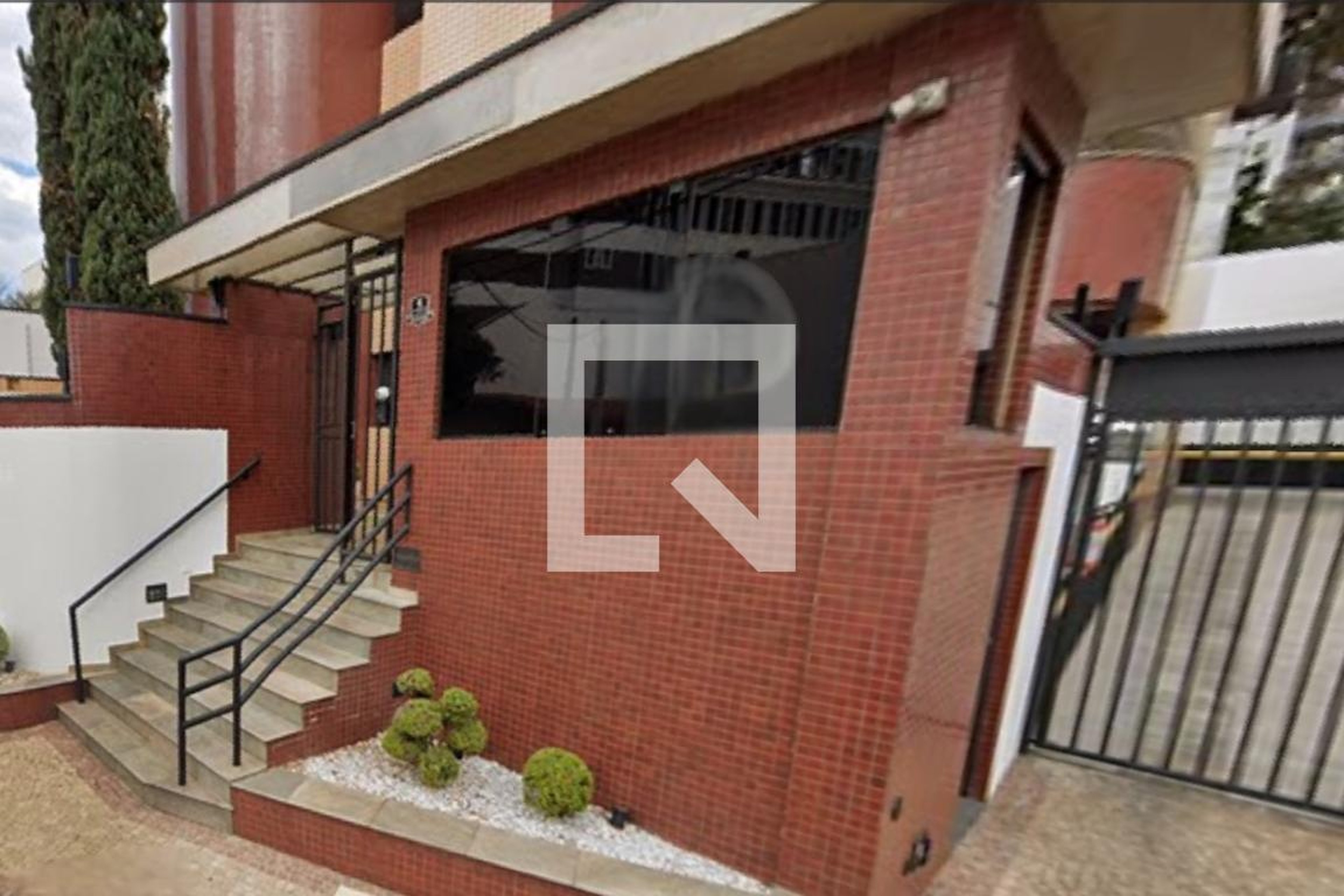 Fachada do Condomínio Edificio Ana Carolina