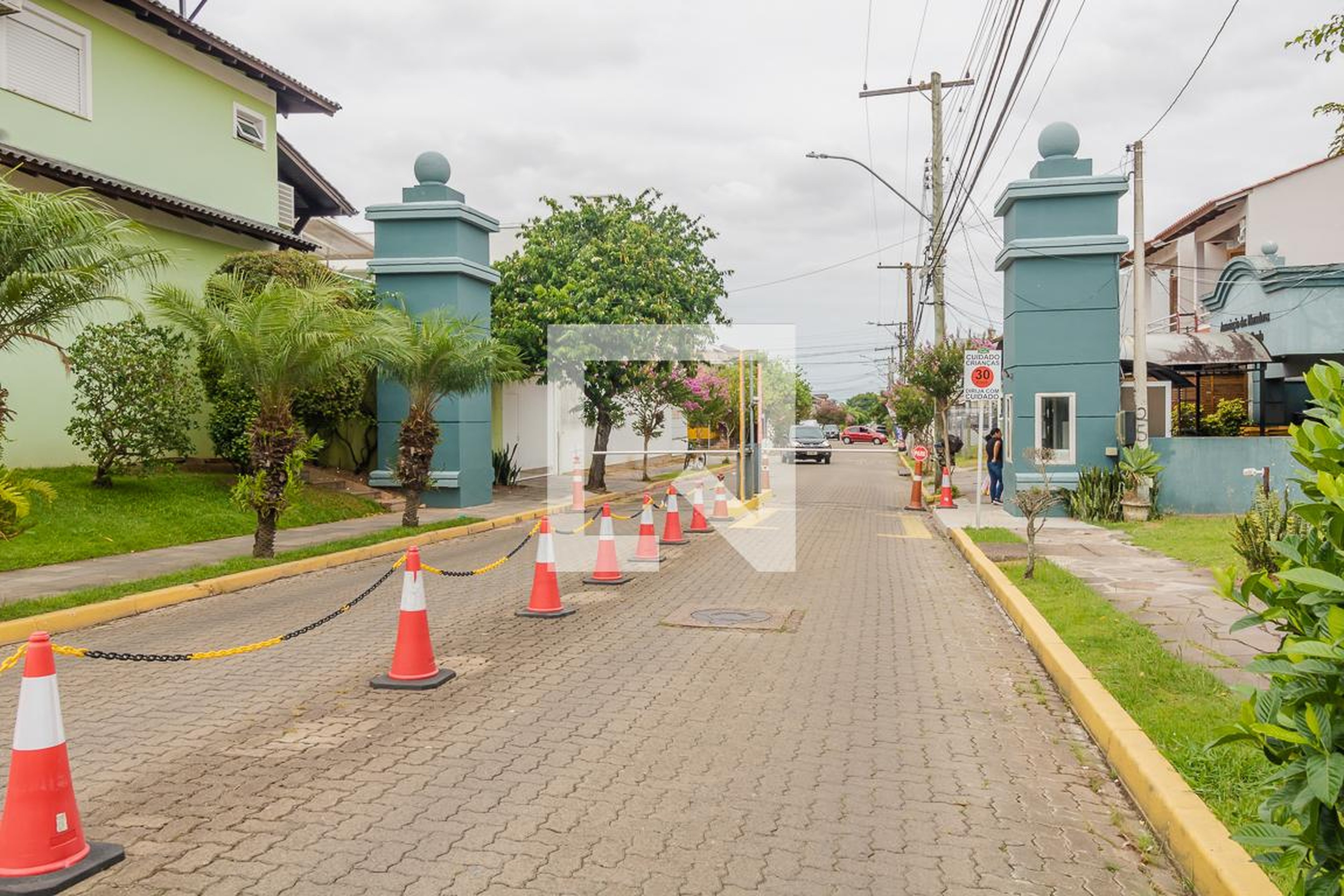 Fachada do Condomínio Condomínio em Rua Corticeira, 598