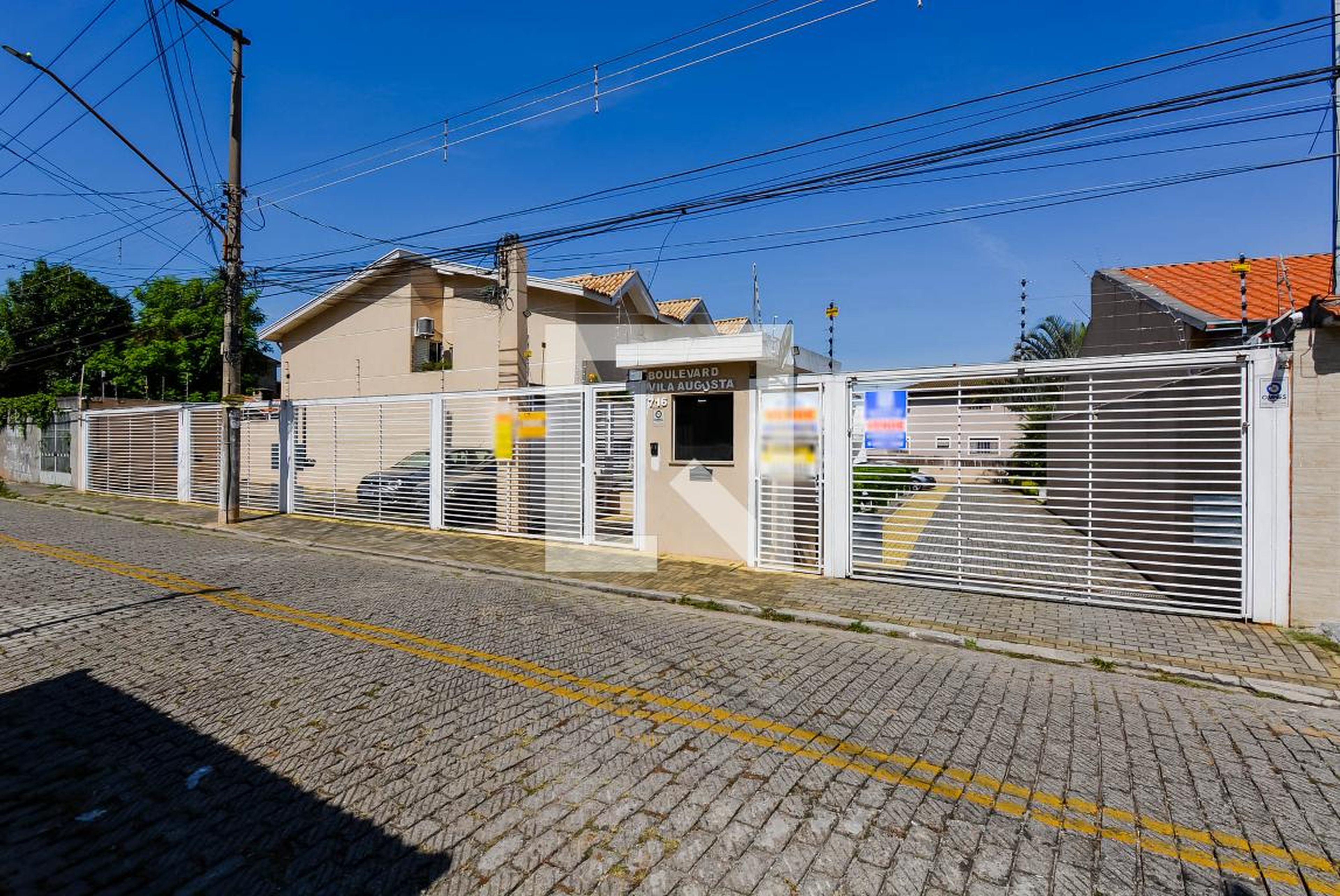 Fachada do Condomínio Condomínio em Rua Francisco Antunes, 716