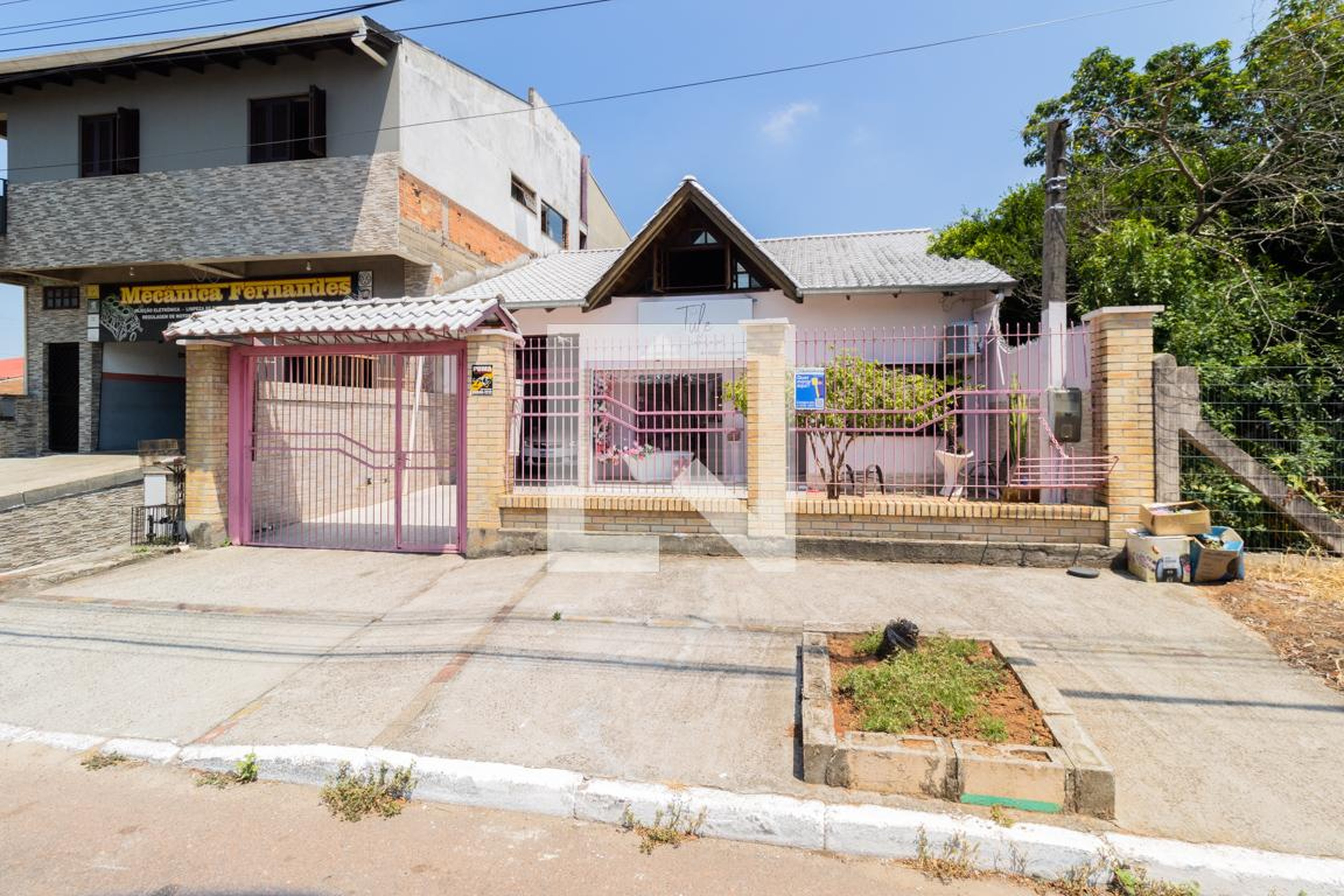 Fachada Condomínio em Rua Ernesto da Silva Rocha, 1694