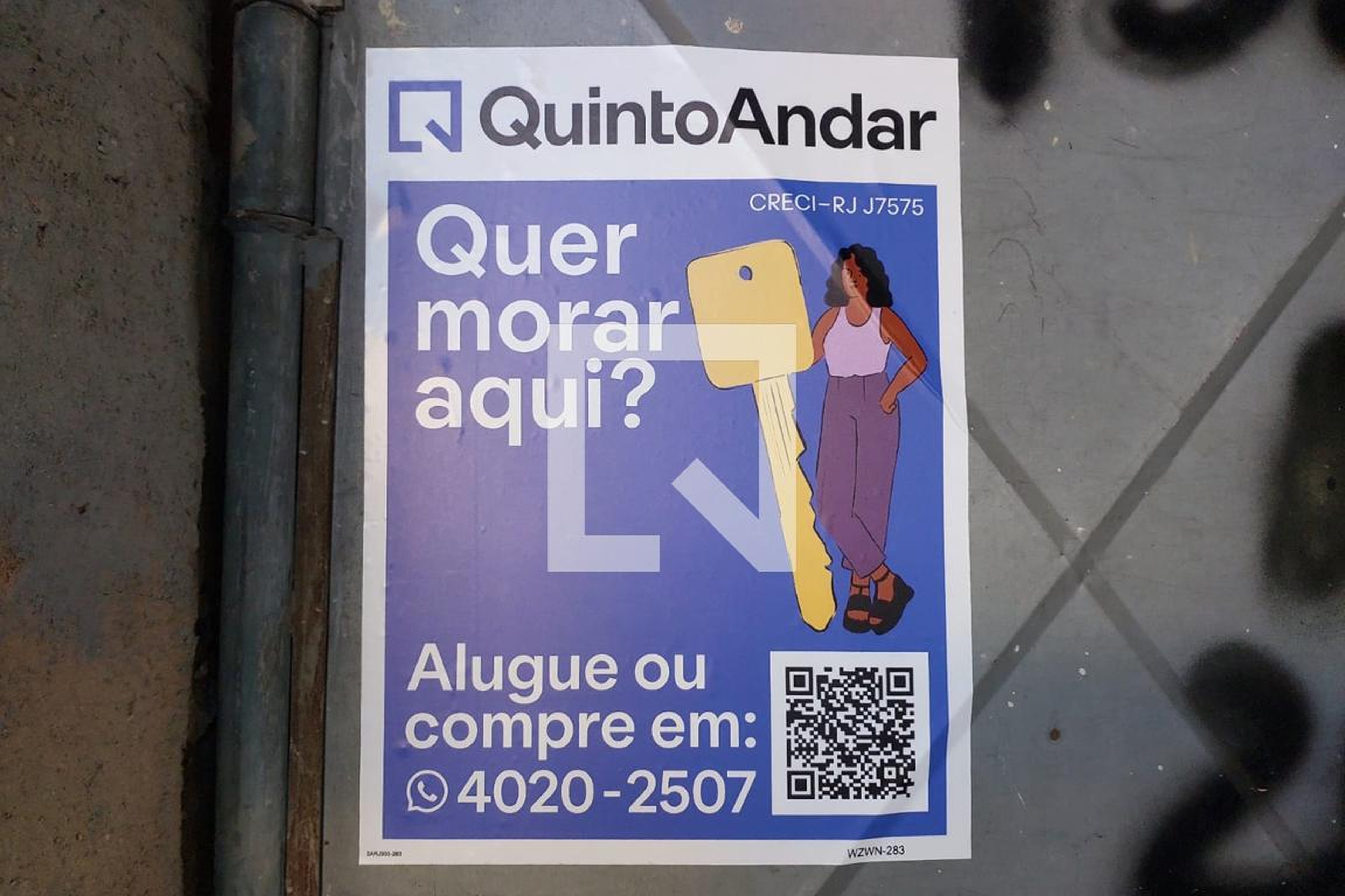 Fachada Condomínio em Rua Caviana, 158