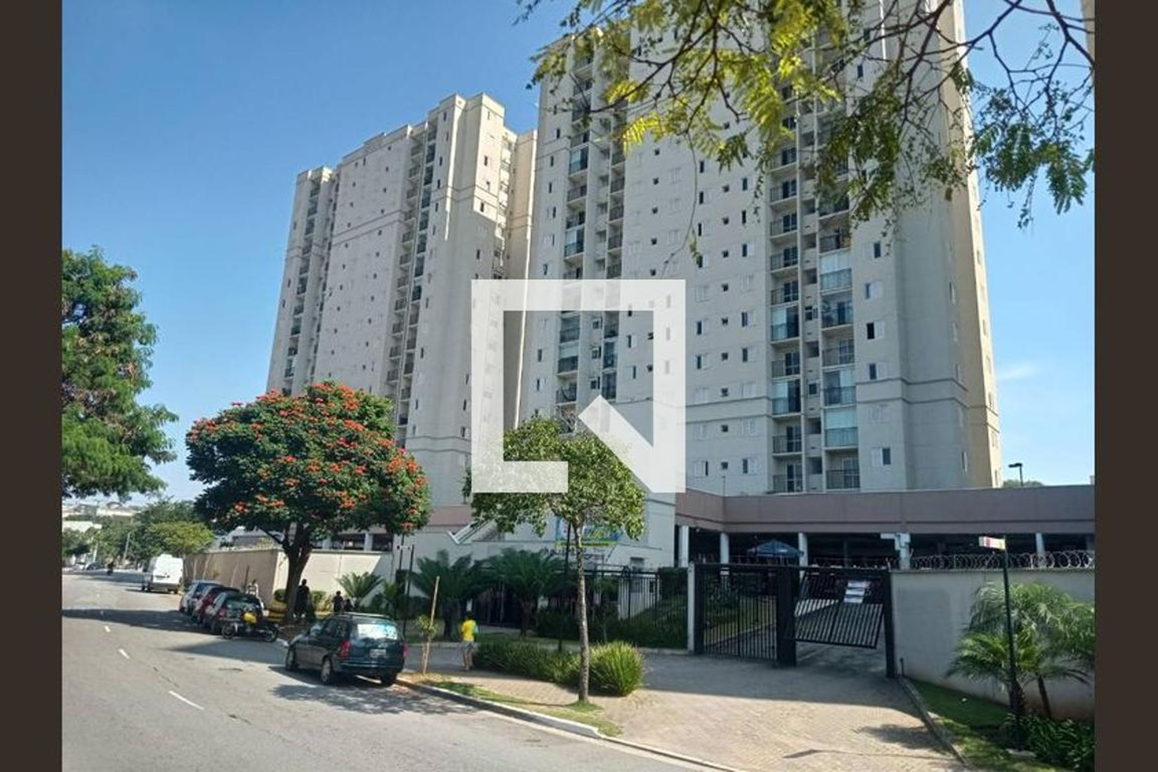 Fachada Condomínio em Avenida Vereador Emilio Meneghini, 157