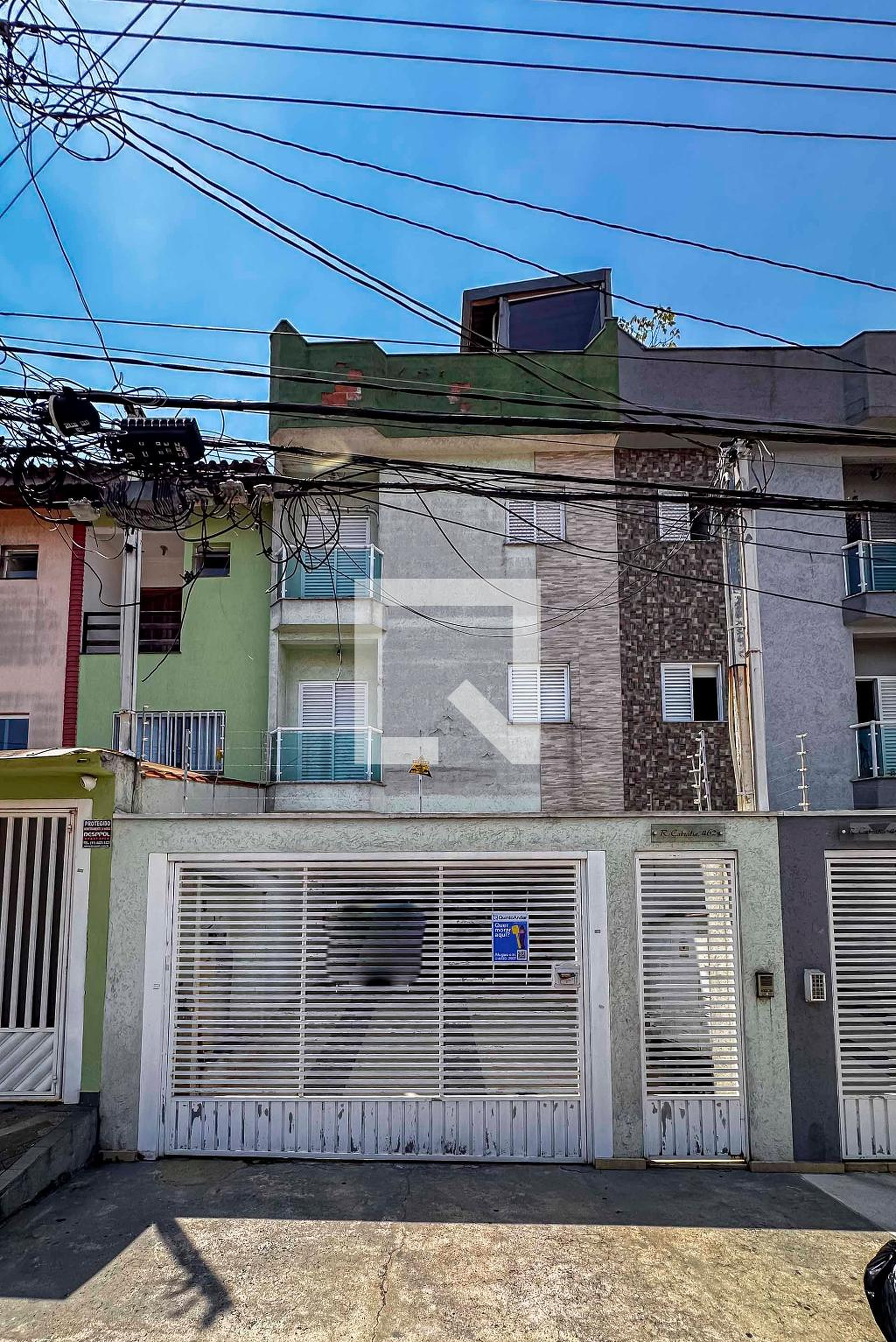 Fachada Condomínio em Rua Cabrália, 462