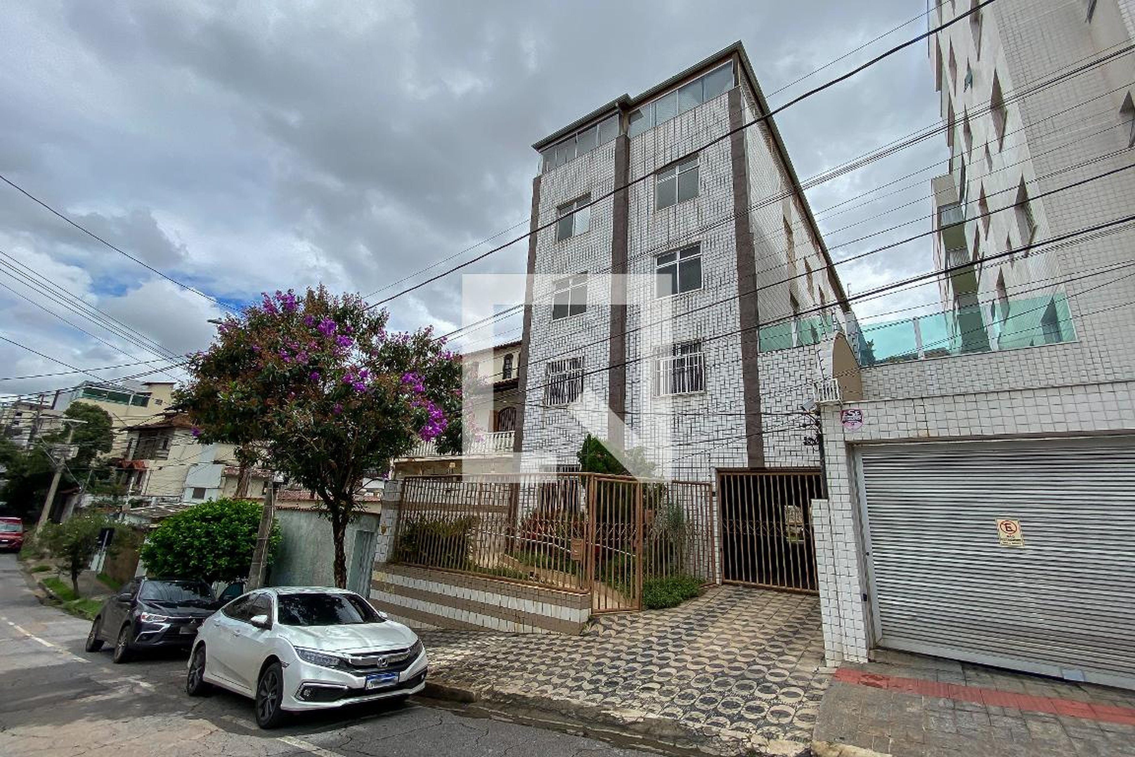 Fachada Condomínio em Rua Santos, 172