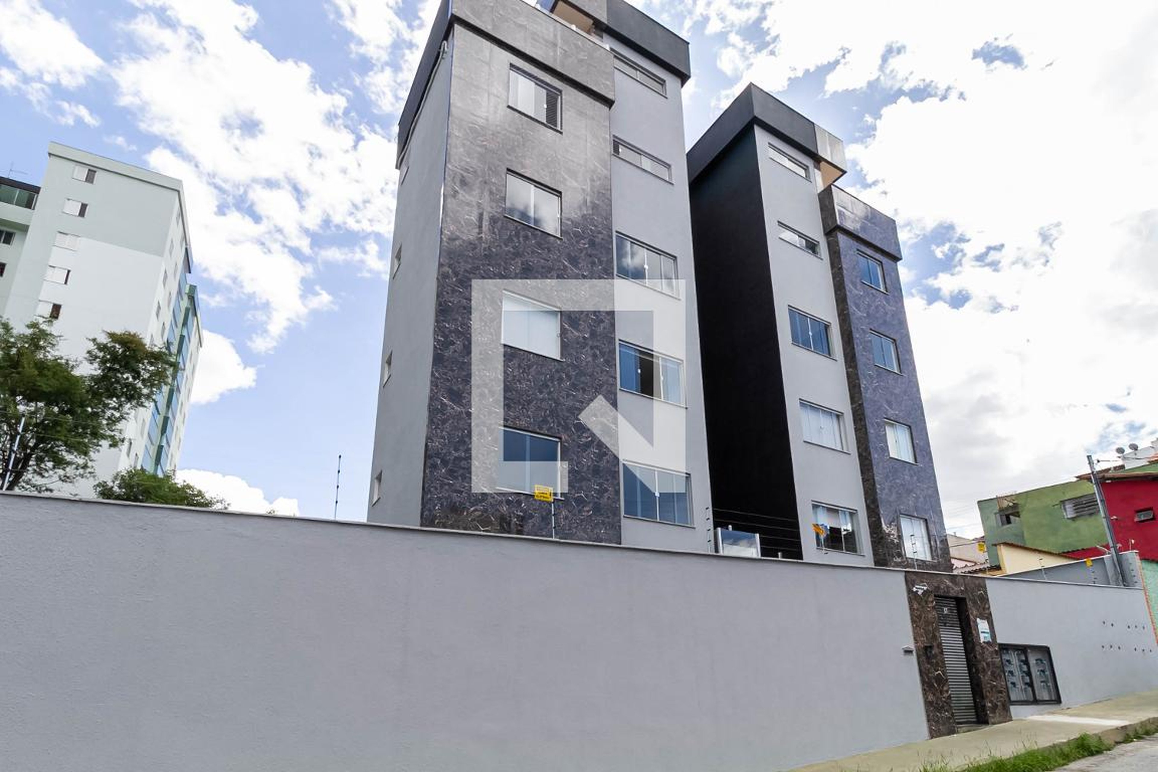 Fachada Condomínio em Rua República do Peru, 13