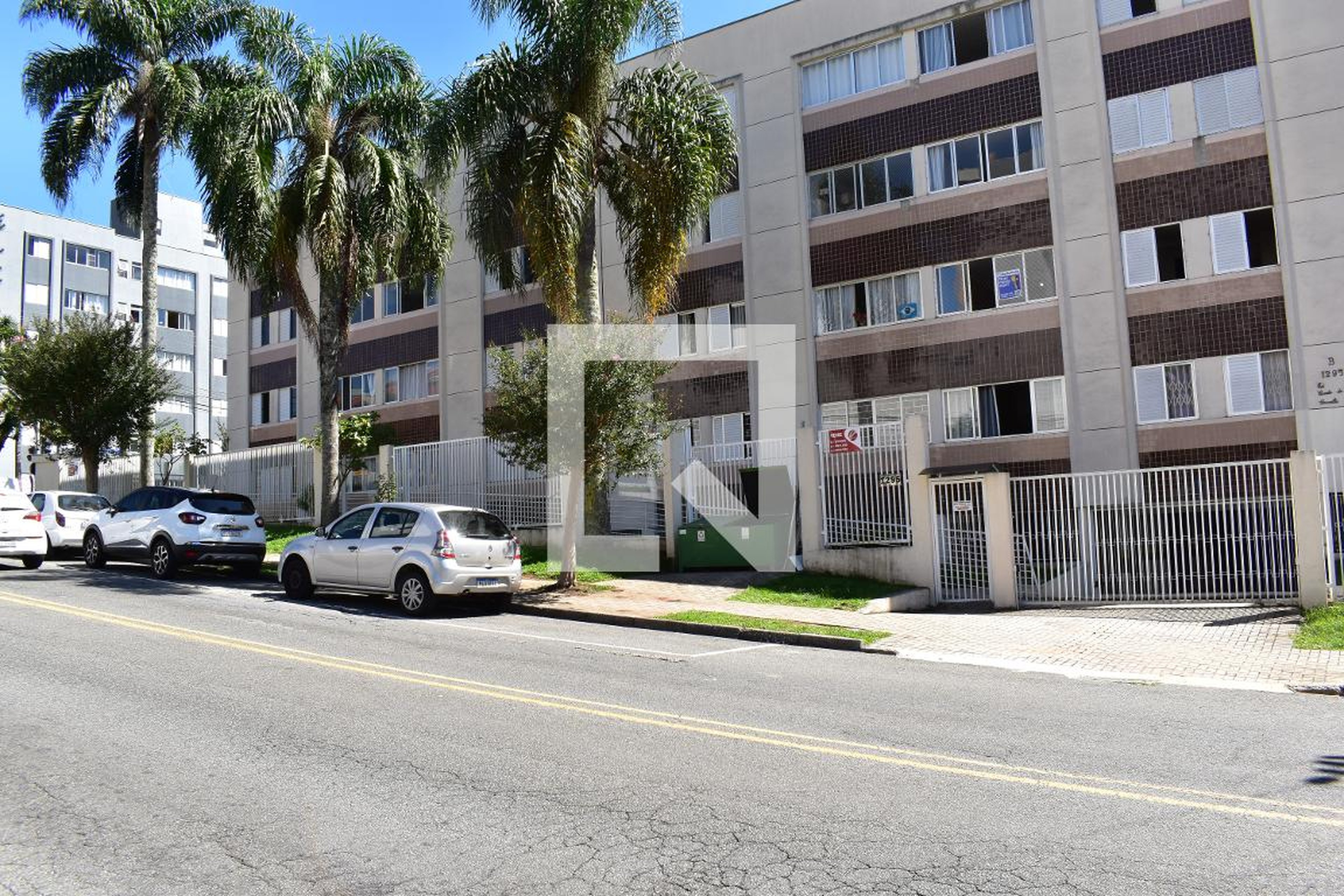 Fachada Condomínio em Rua Eça de Queiroz, 1295