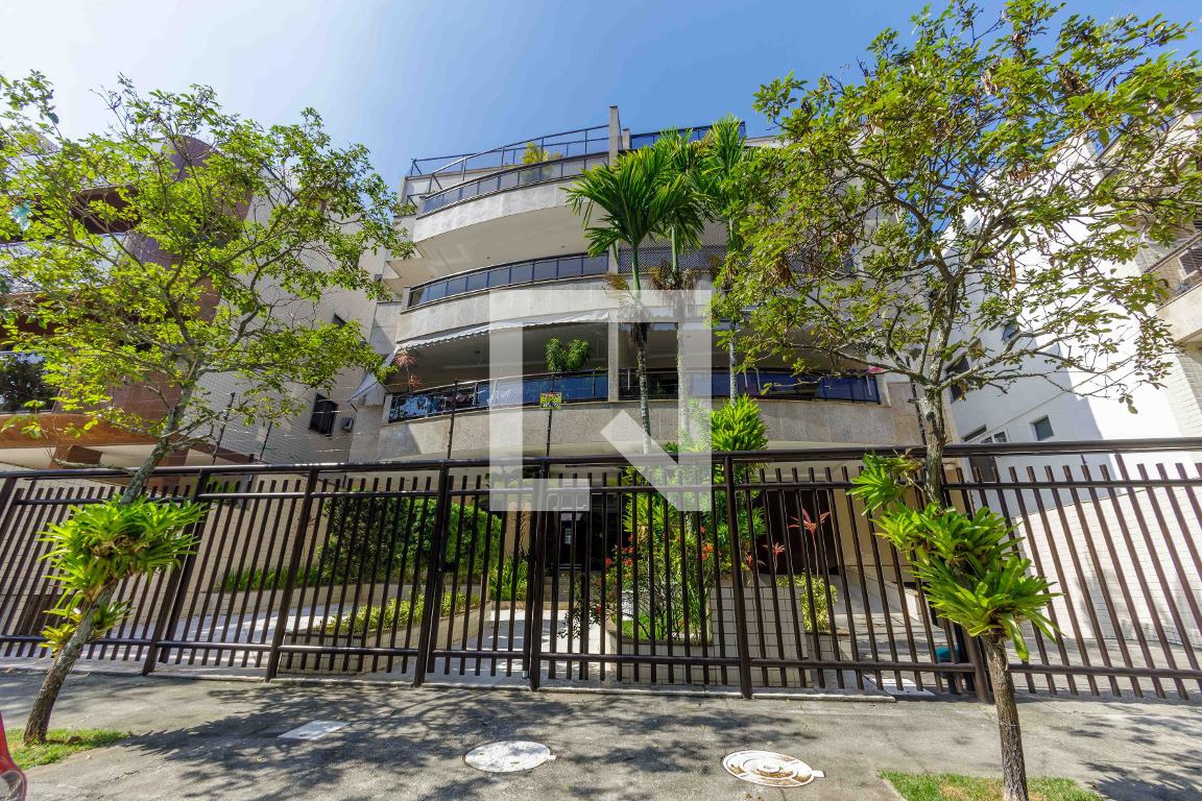 Fachada Condomínio em Rua Raul da Cunha Ribeiro, 631