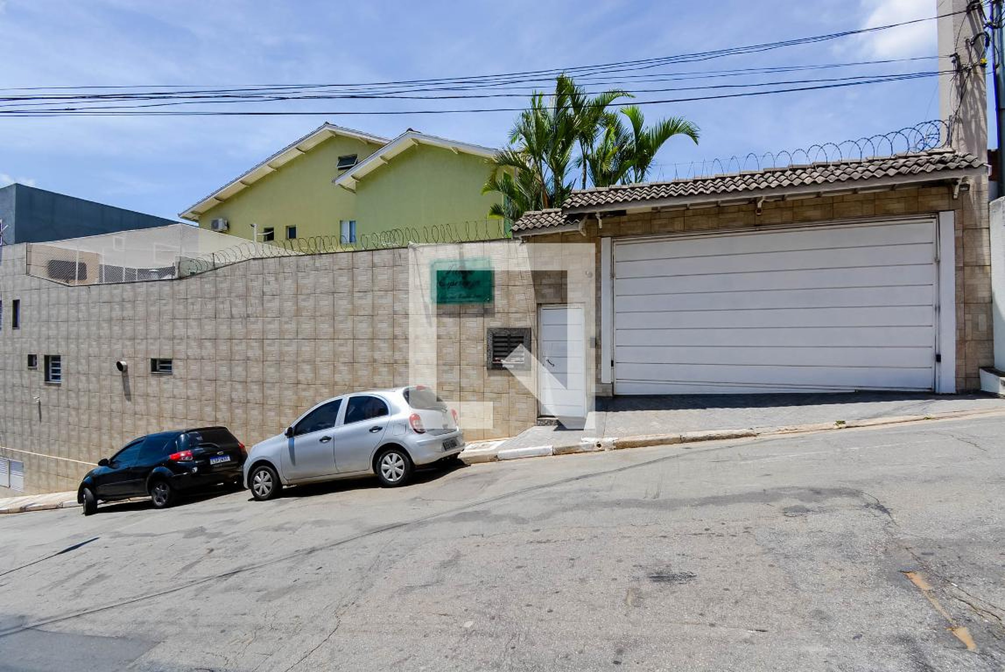 Fachada do Condomínio Condomínio Village Esperanza