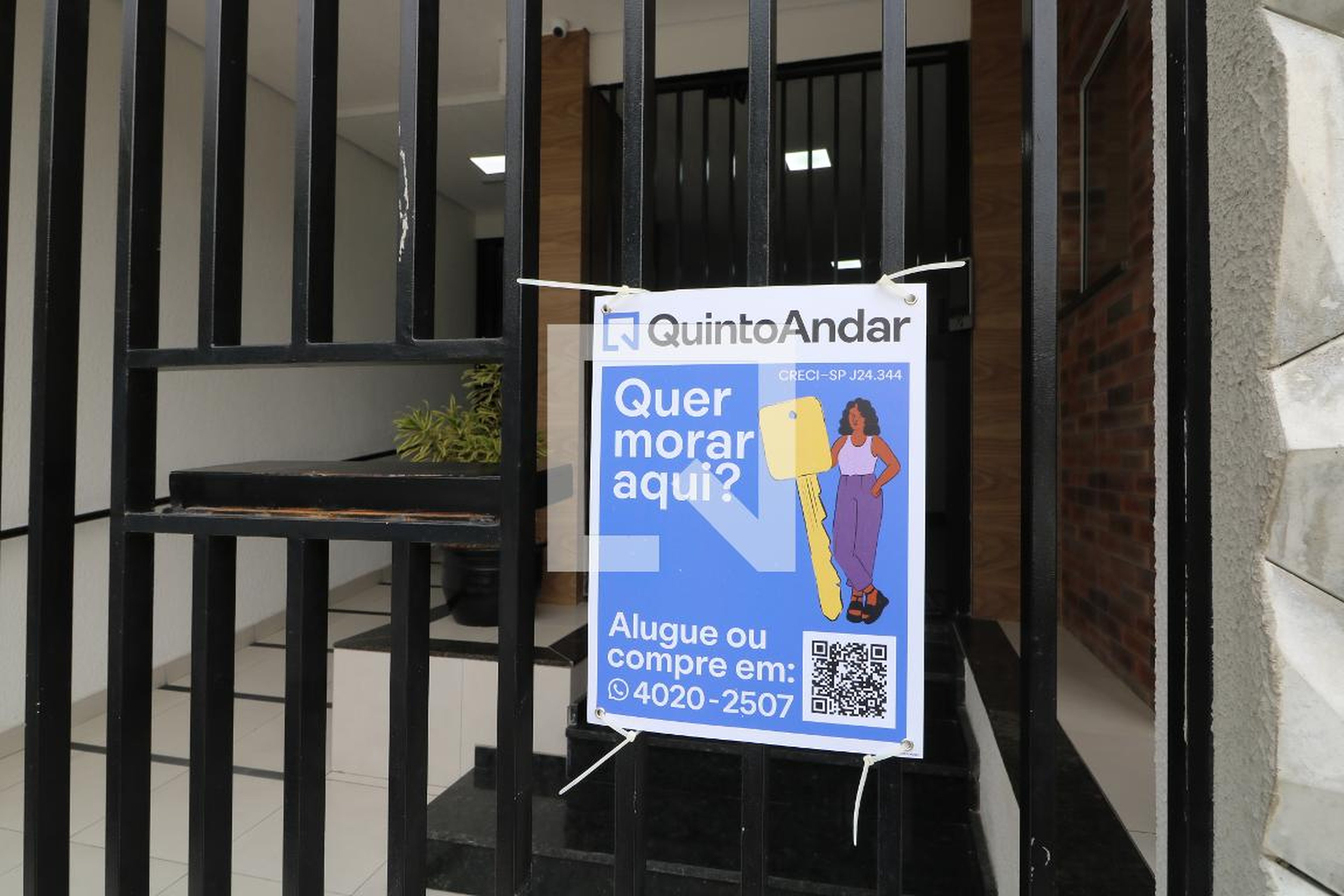 Fachada Condomínio em Rua Batista de Oliveira, 32