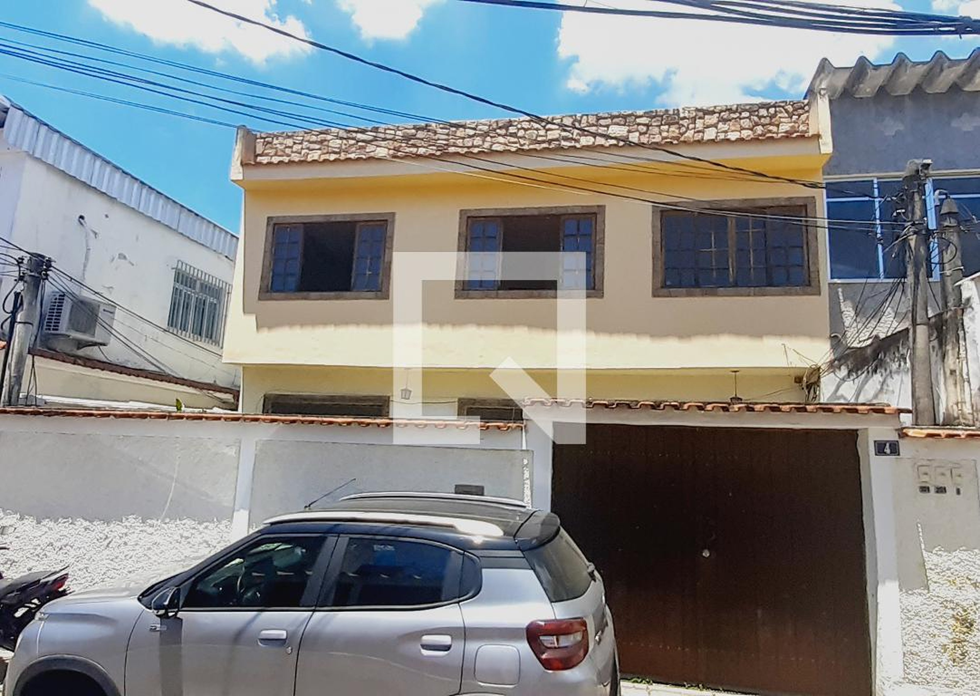 Fachada Condomínio em Estrada Santa Efigênia, 461