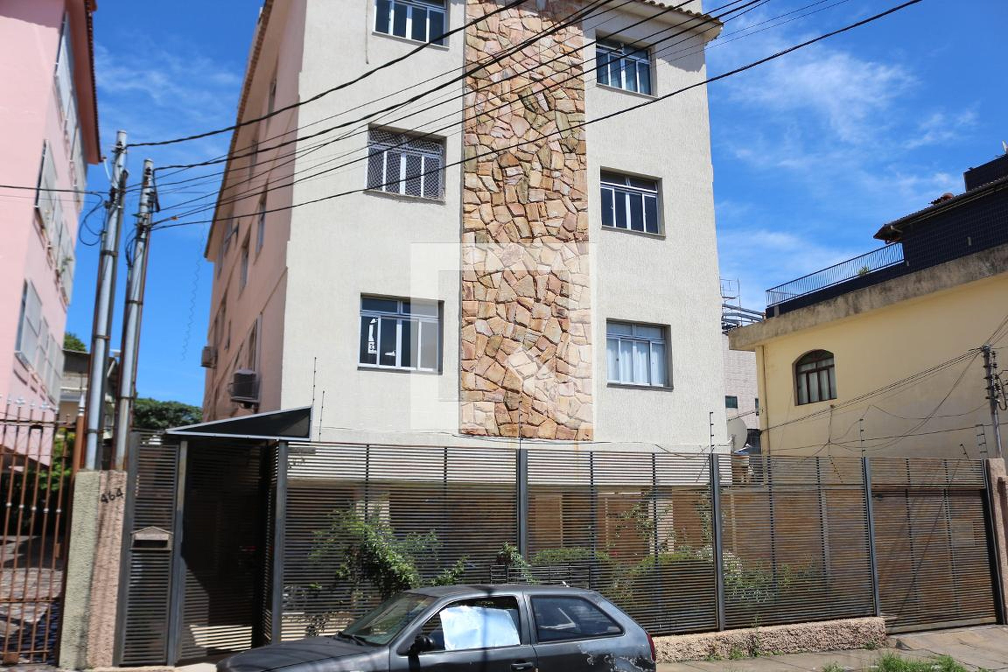 Fachada Condomínio em Rua Iretama, 464