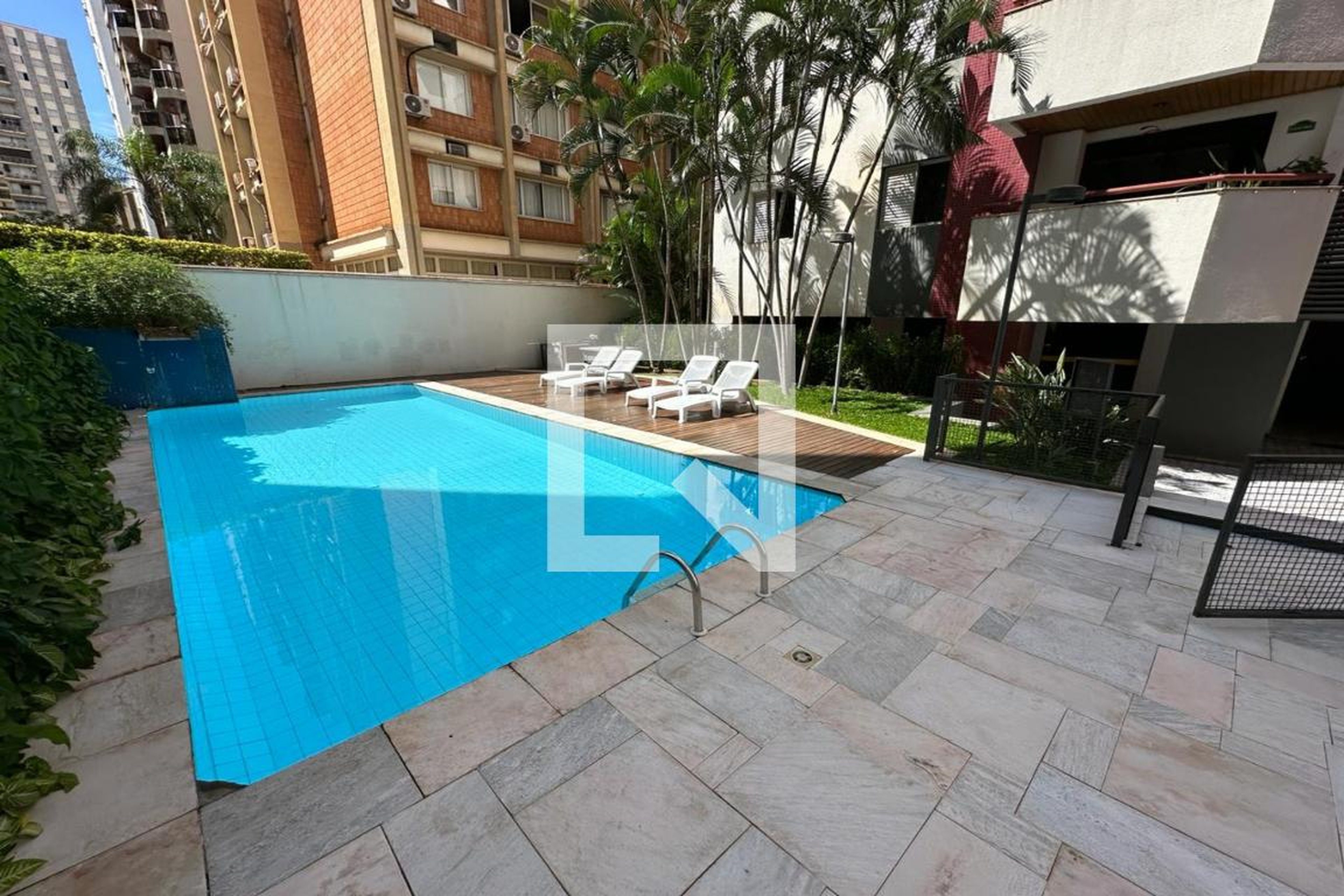 Piscina - Edifício Noblesse Residence