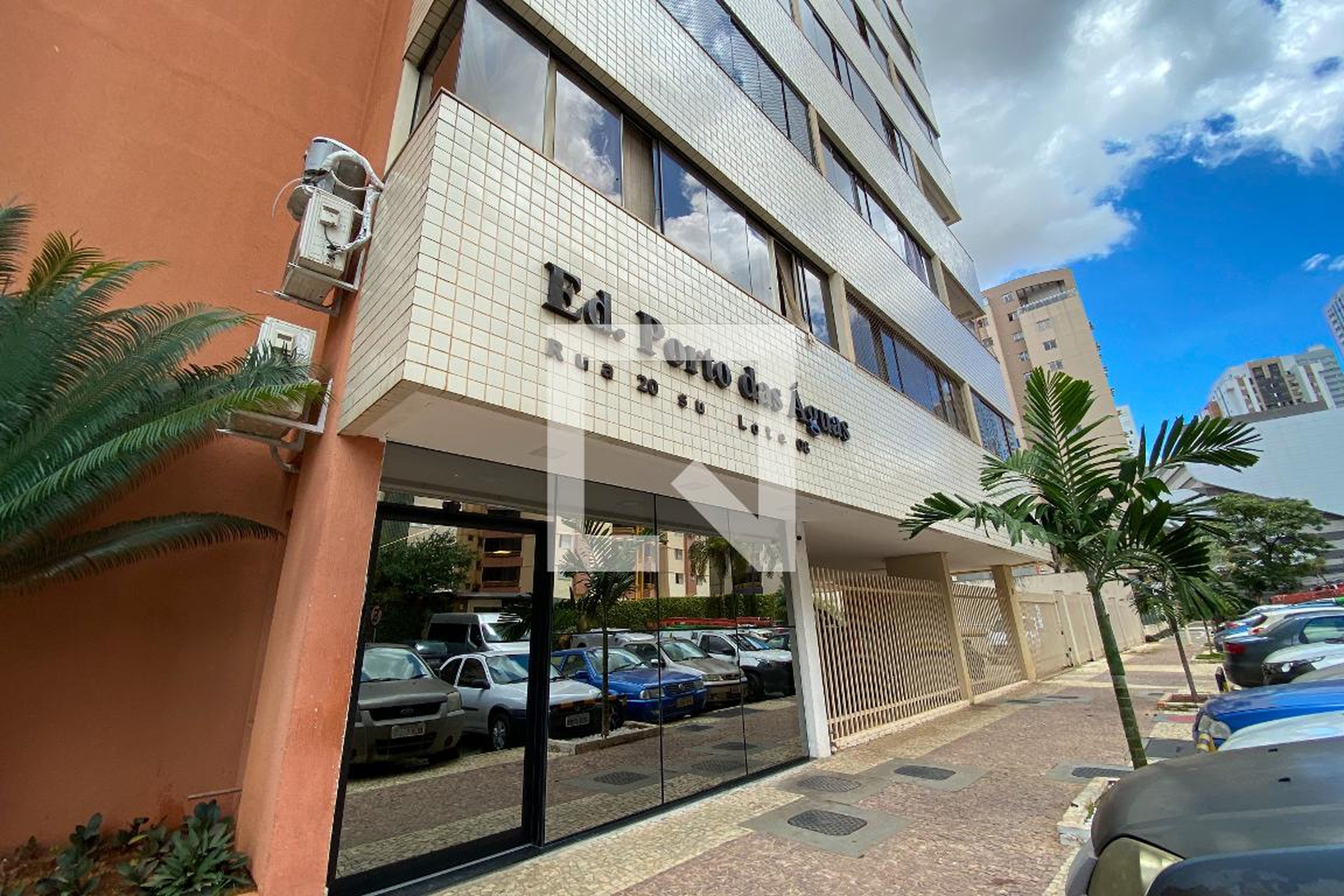 Fachada Condomínio em Rua 20 Sul, 1