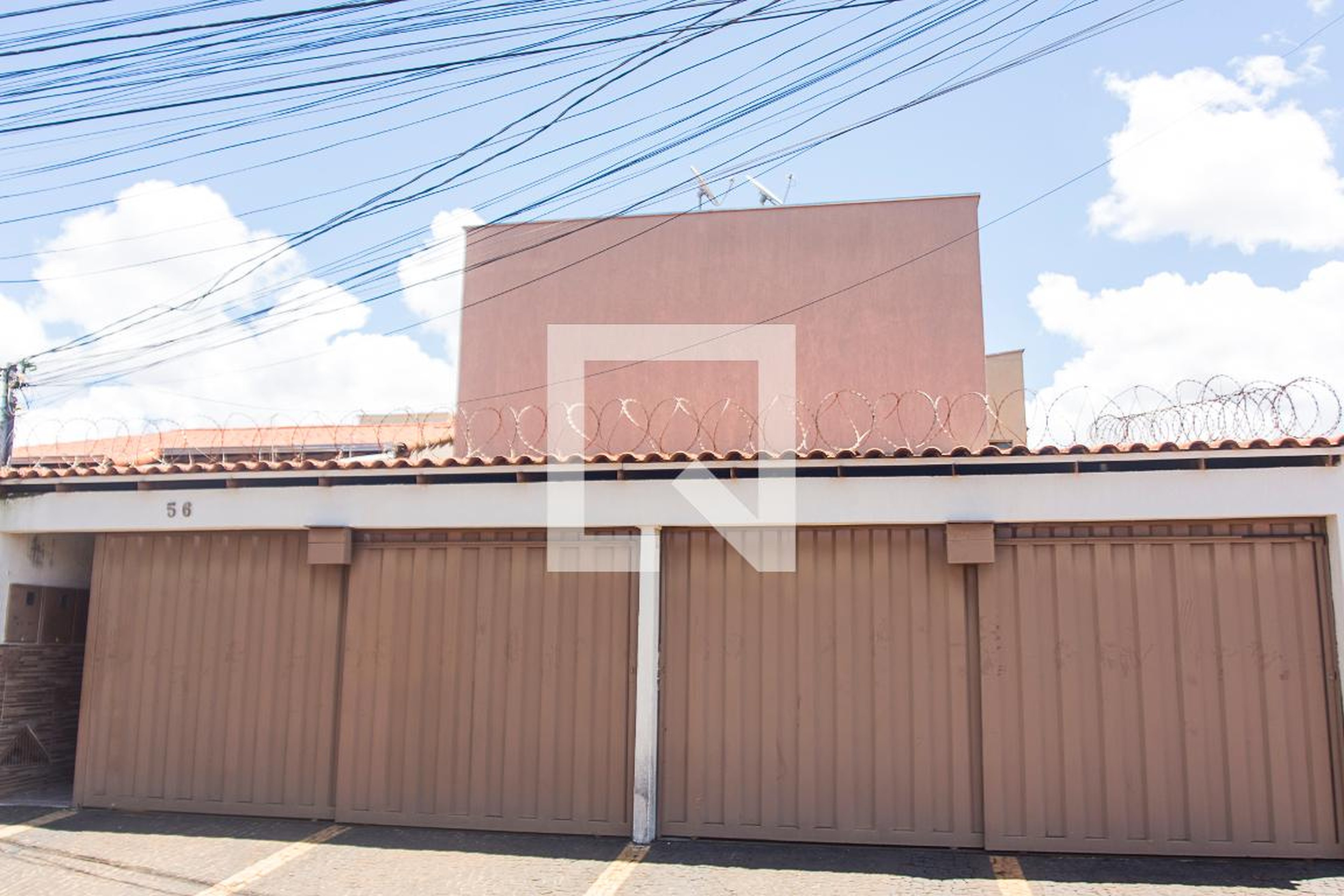 Fachada Condomínio em Rua Adelia Miguel Abrahão, 56