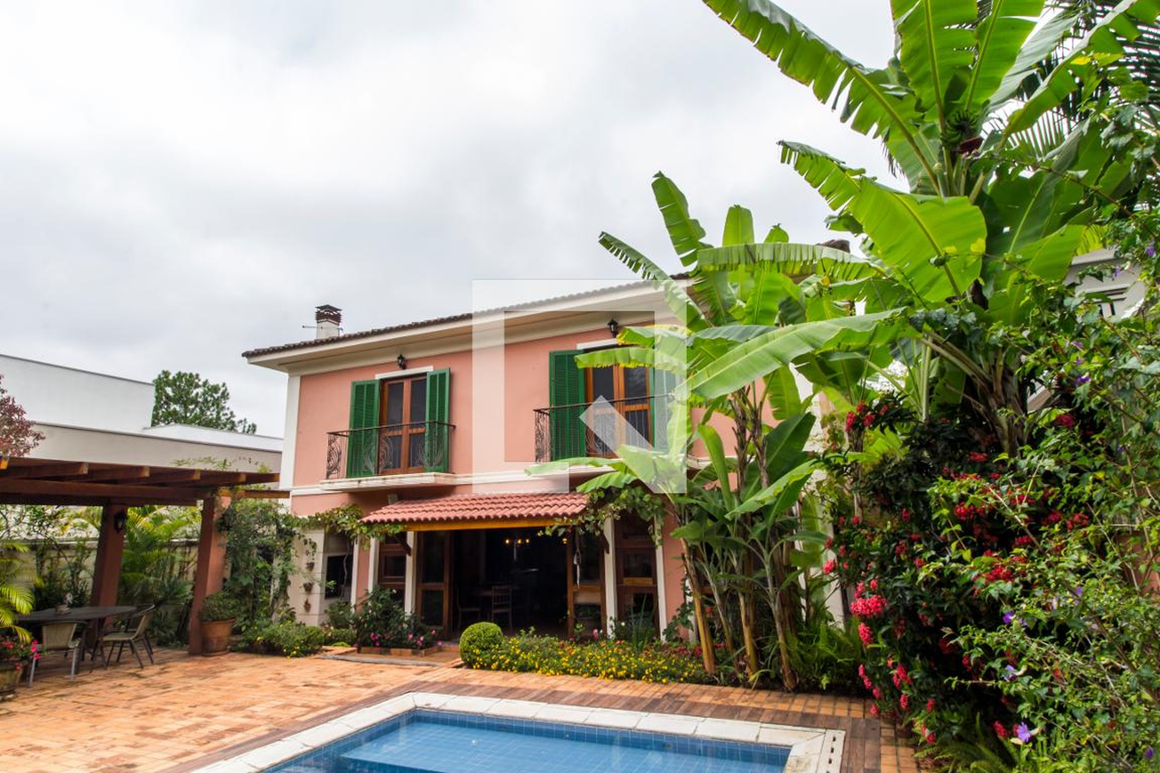 Fachada Condomínio em Alameda Alegrete, 199