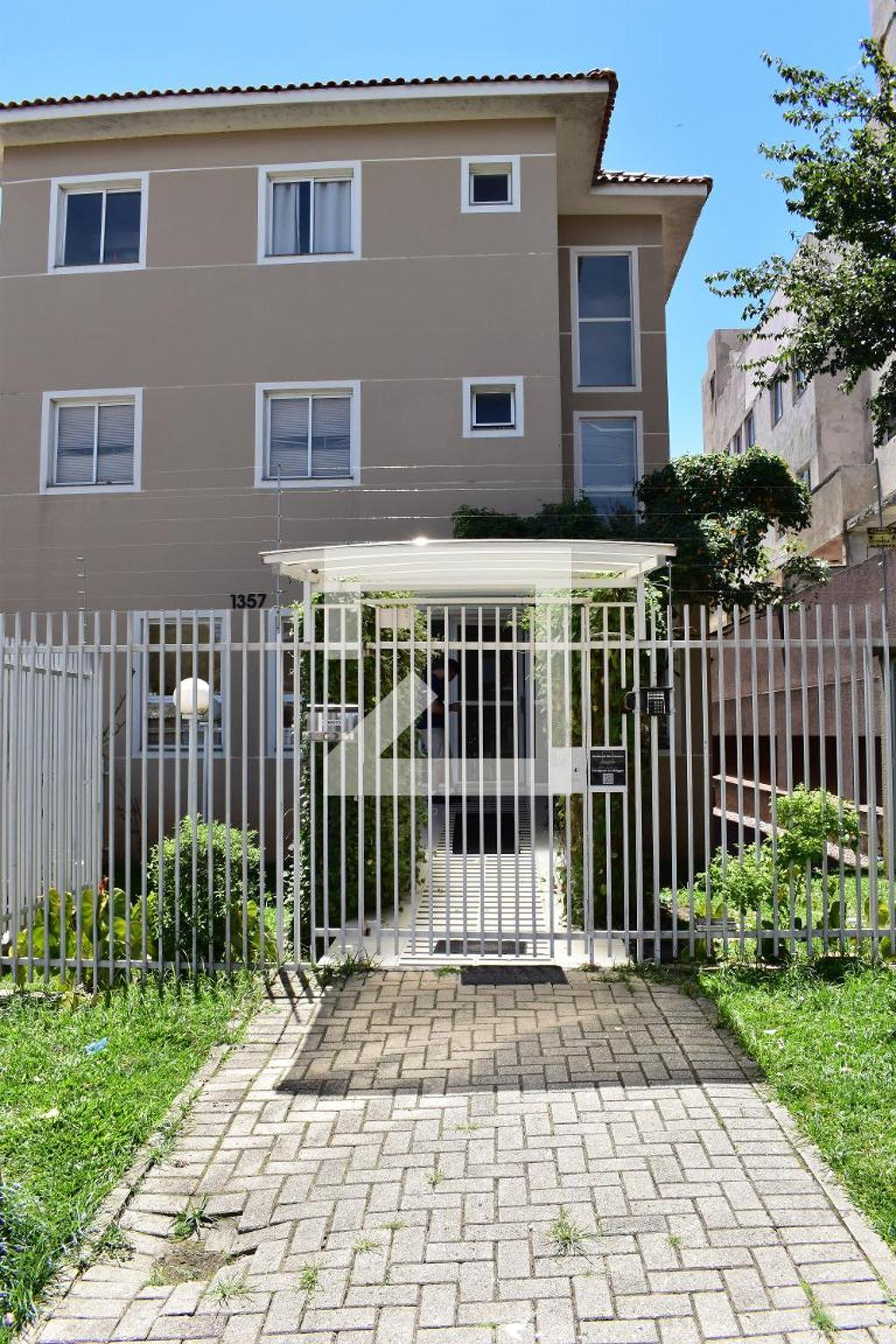 Fachada do condomínio Condomínio em Rua Miguel Caluf, 1357