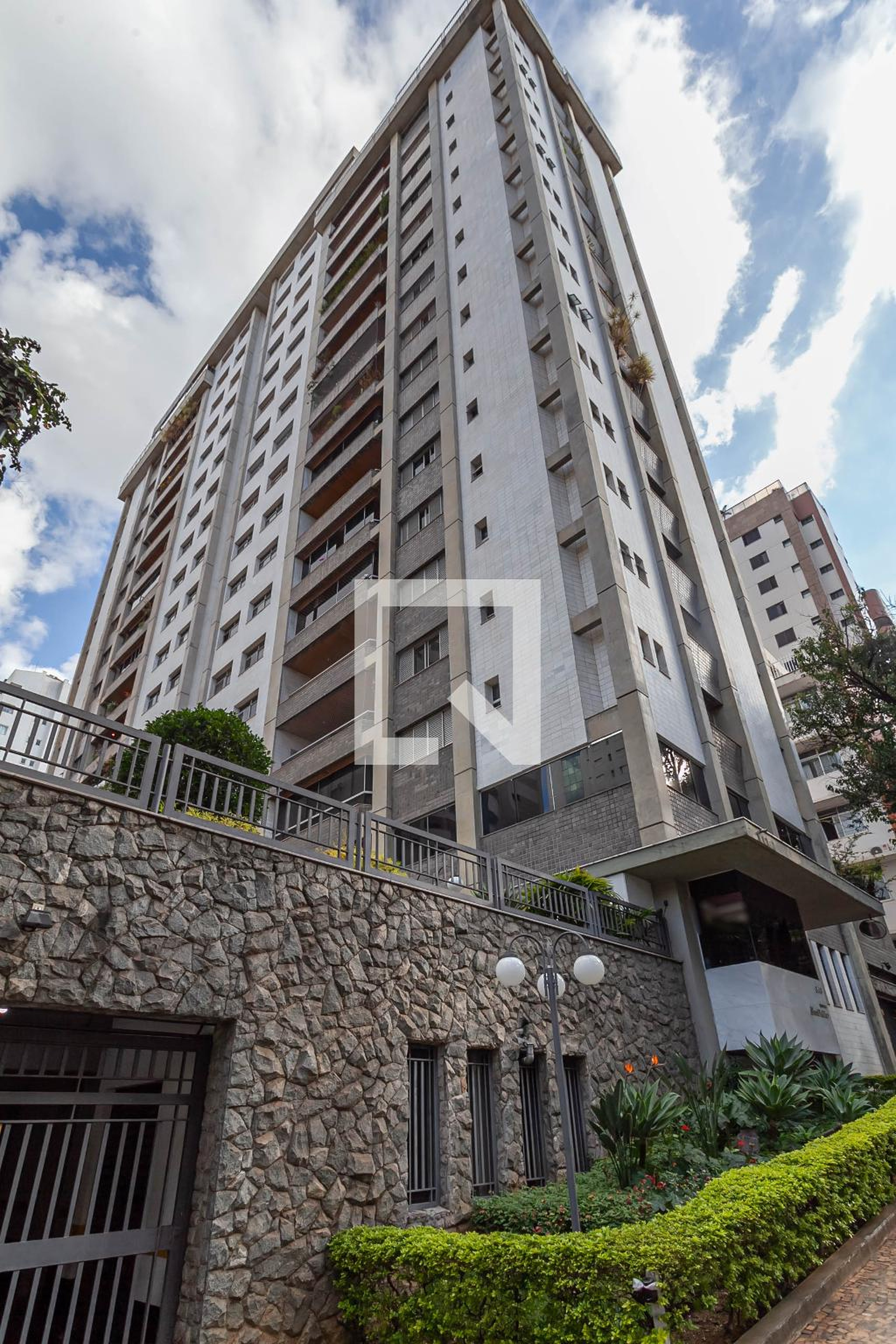 Fachada Condomínio em Rua Bernardo Guimarães, 2145