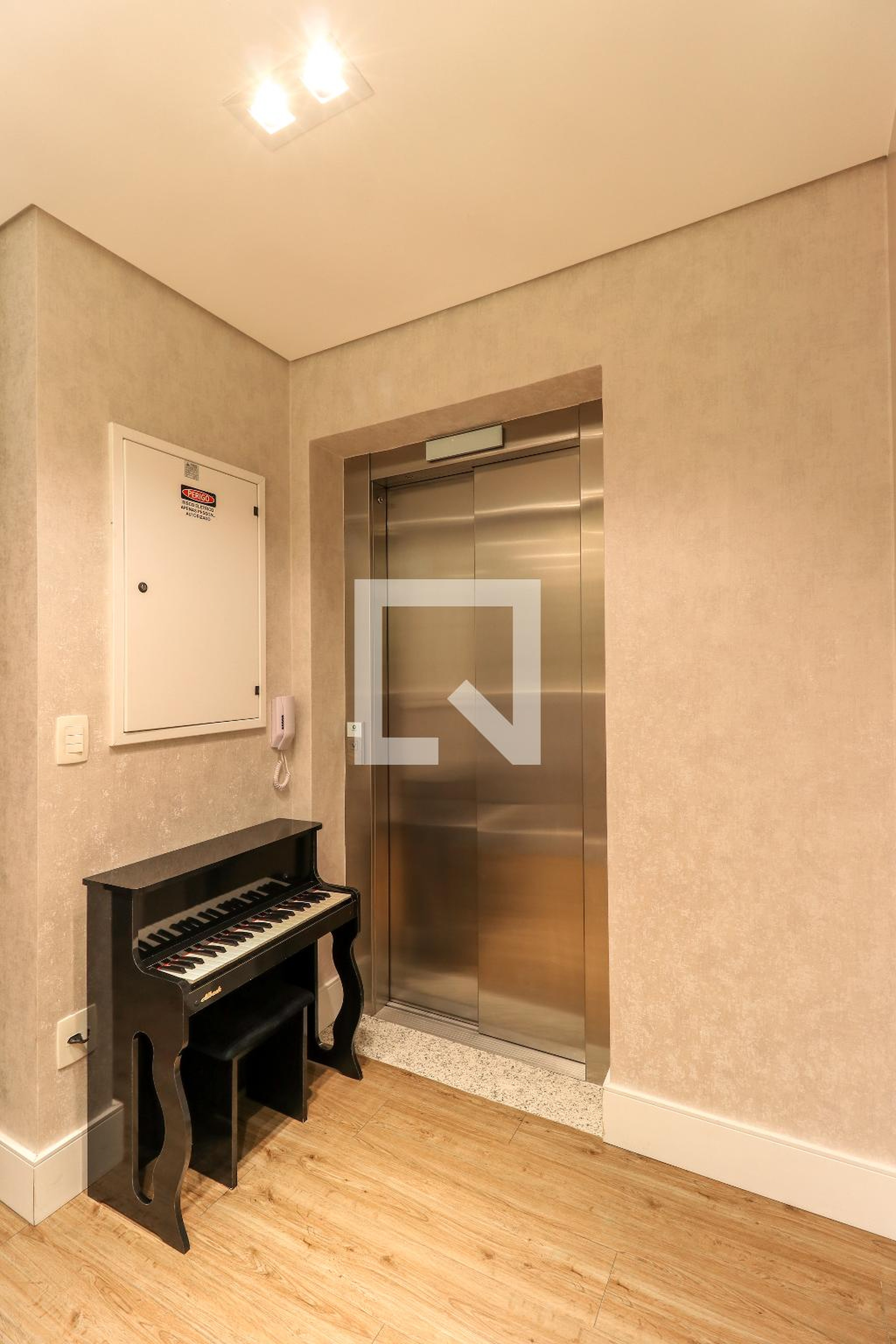 Elevador - Reserva 8