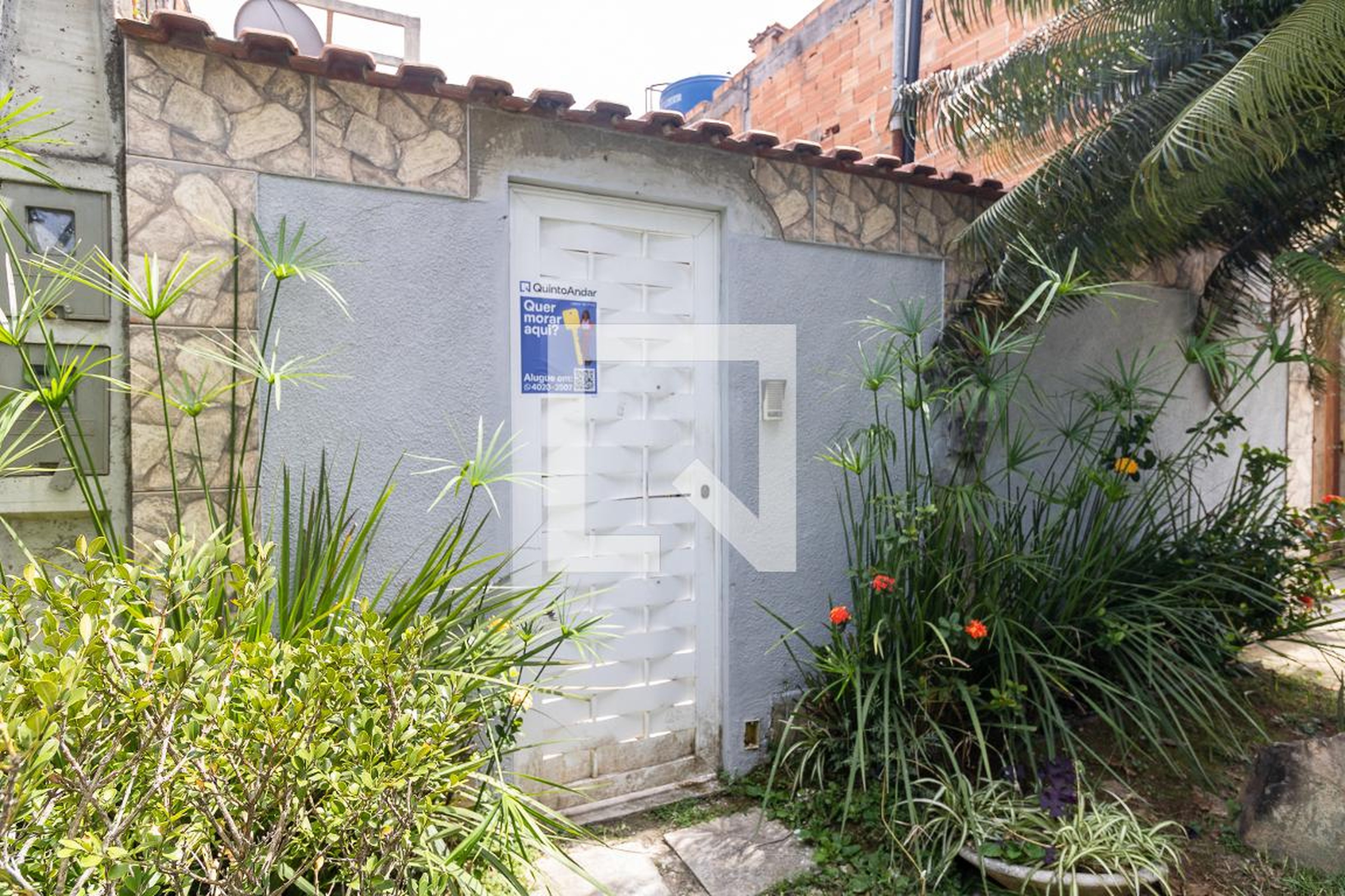Fachada Condomínio em Rua Eduardo Leite, 195