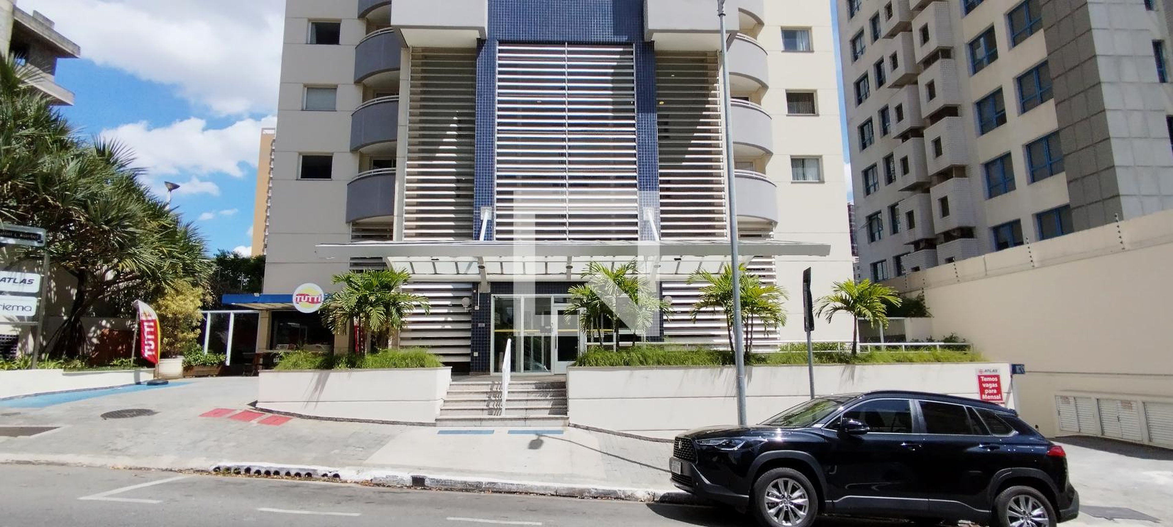 Fachada Condomínio em Praça Quatorze Bis, 205