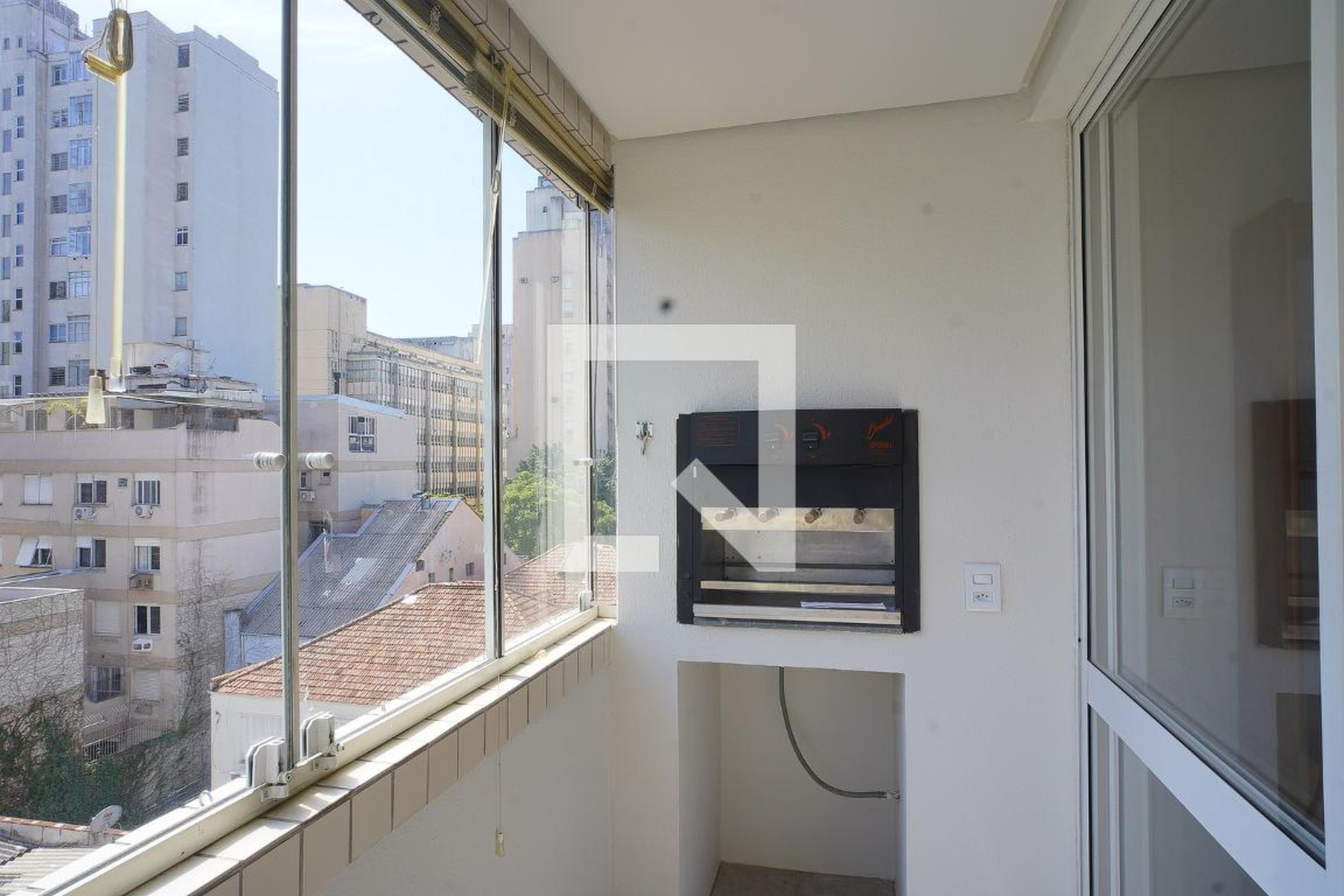 Churrasqueira Condomínio em Rua Tomaz Flores, 82