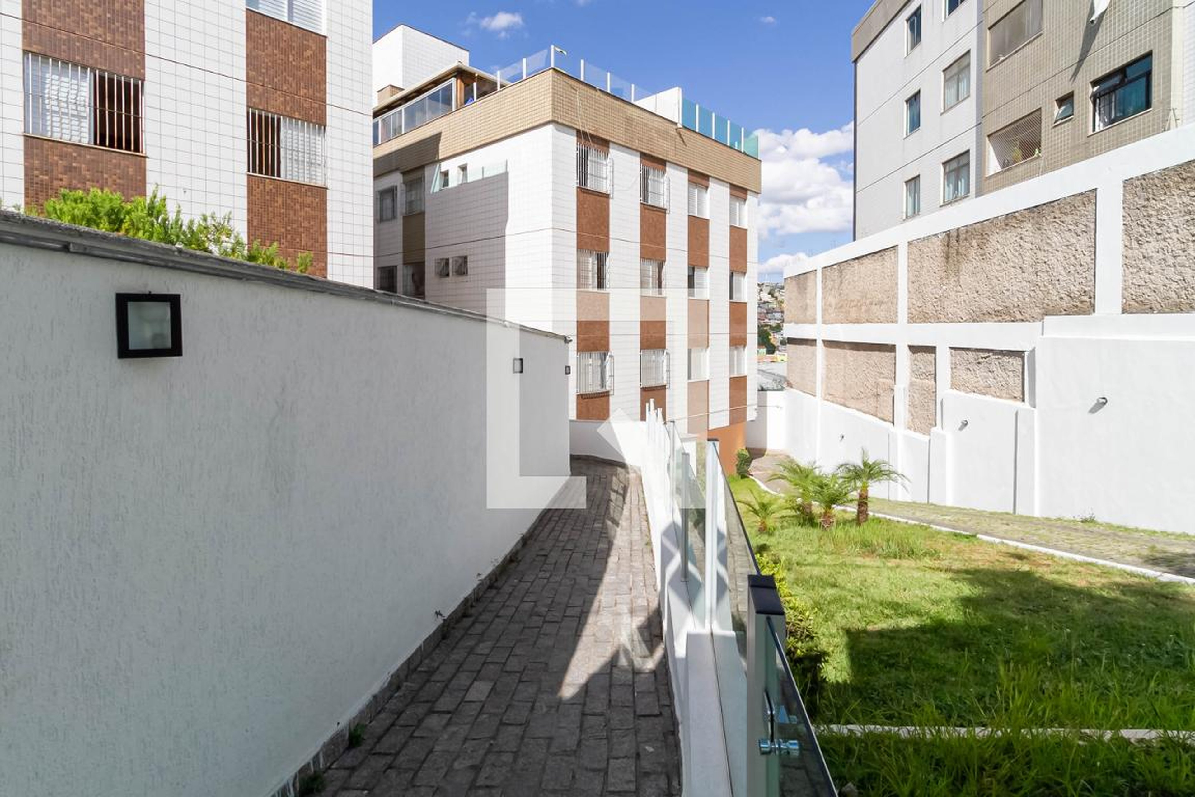 Entrada Condomínio em Avenida Maurete José dos Santos, 67