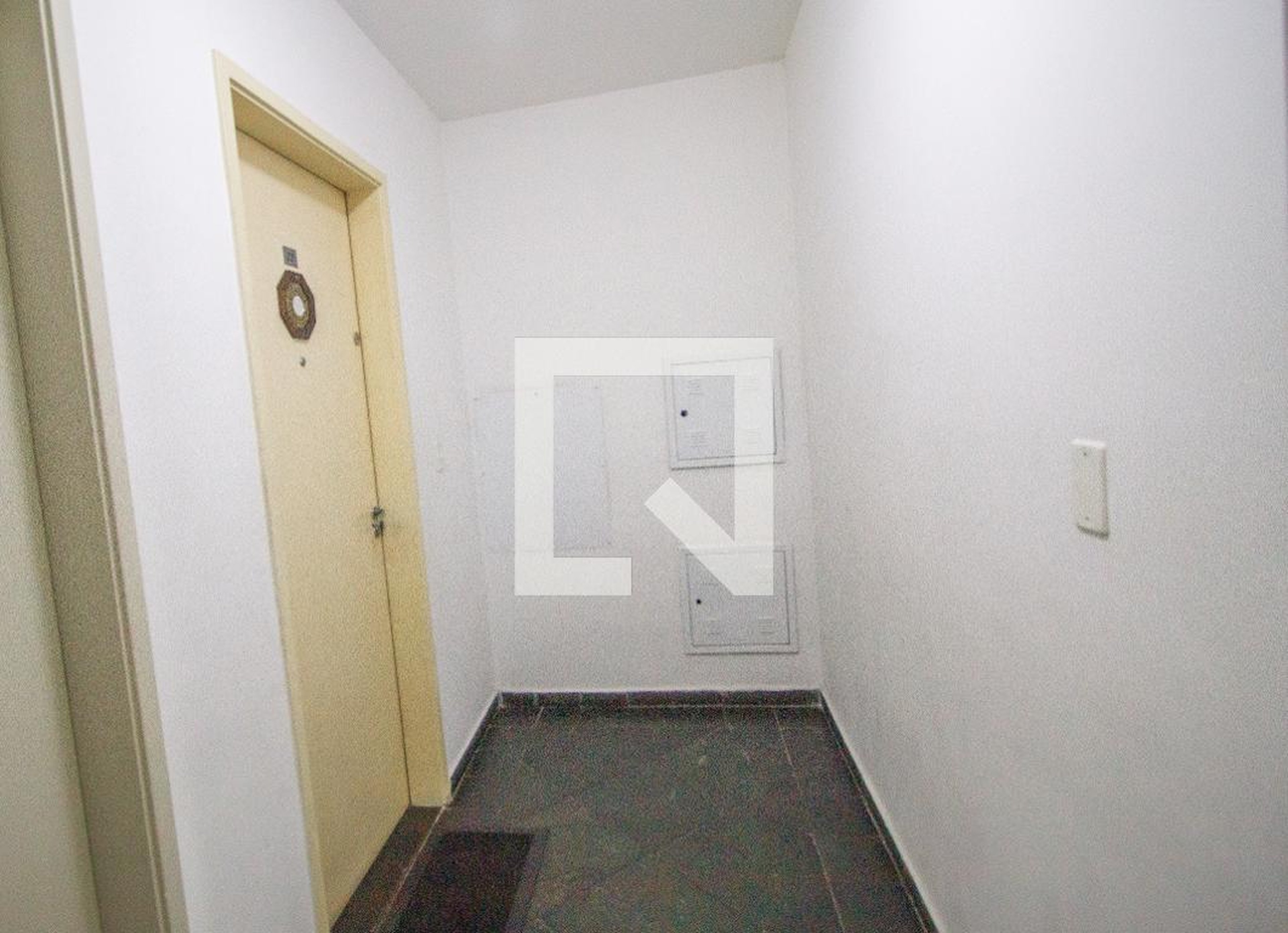 Hall de entrada Condomínio em Rua Gustavo Geley, 173