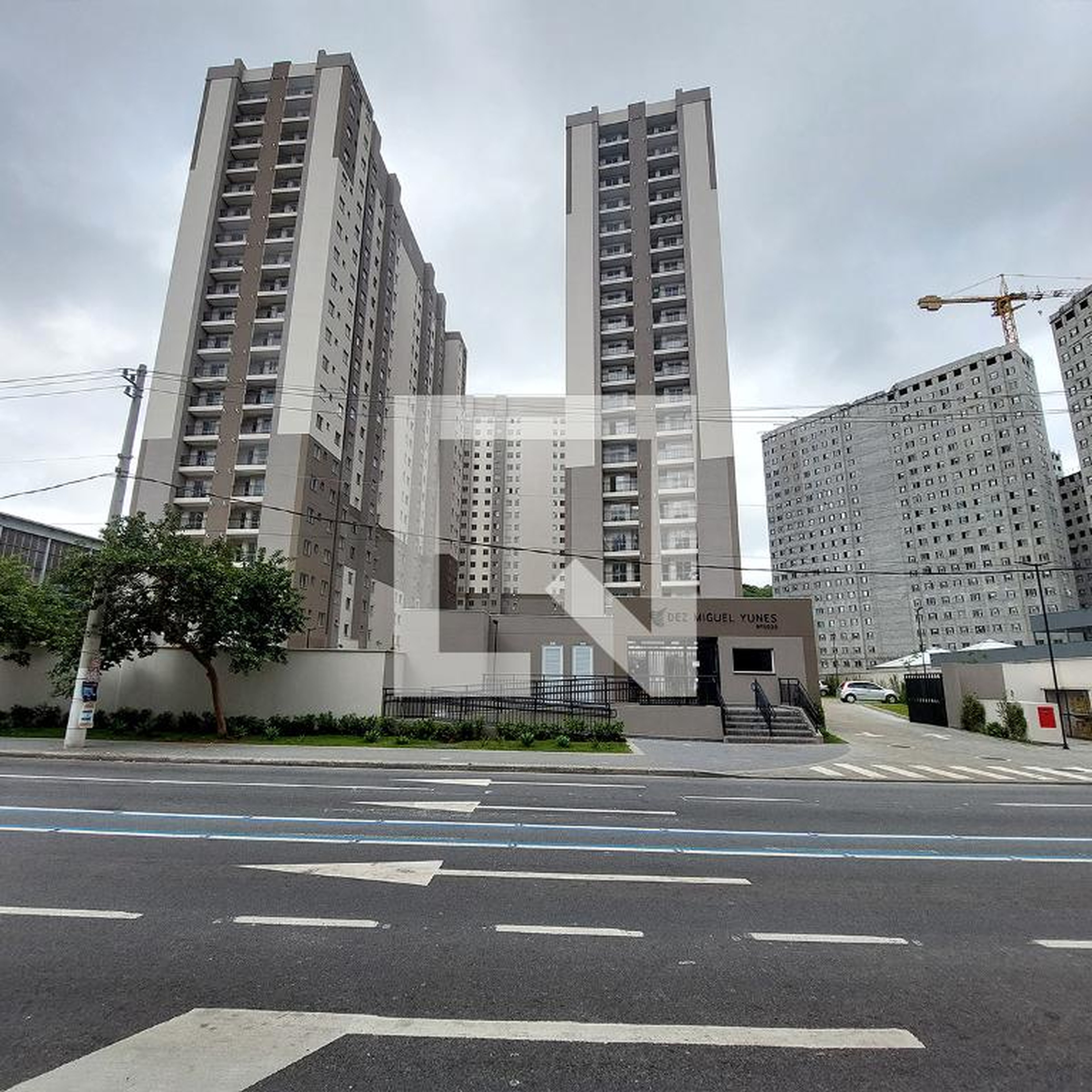 Fachada Condomínio em Avenida Miguel Yunes, 400