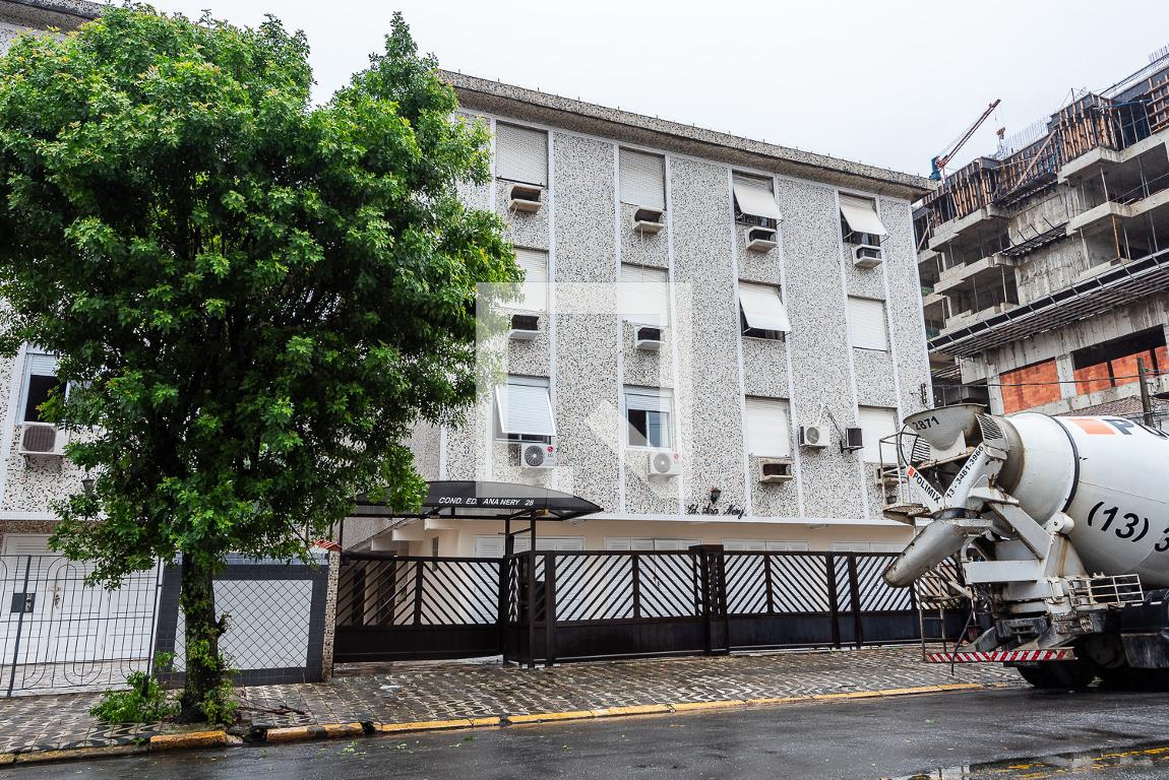 Fachada Condomínio em Rua Dona Ana Nery, 28