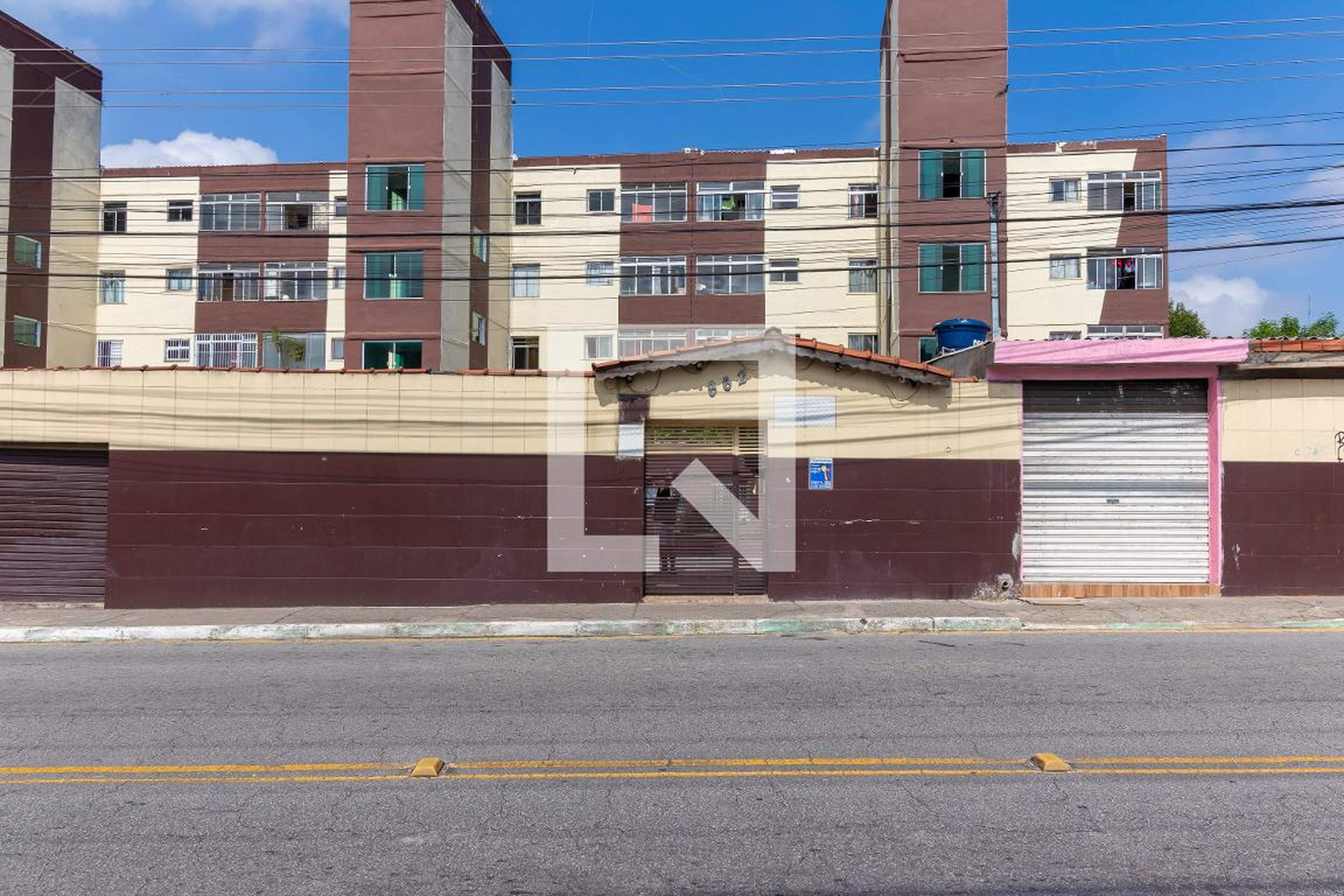 Fachada do Prédio Condomínio em Rua Virgínia Ferni, 862