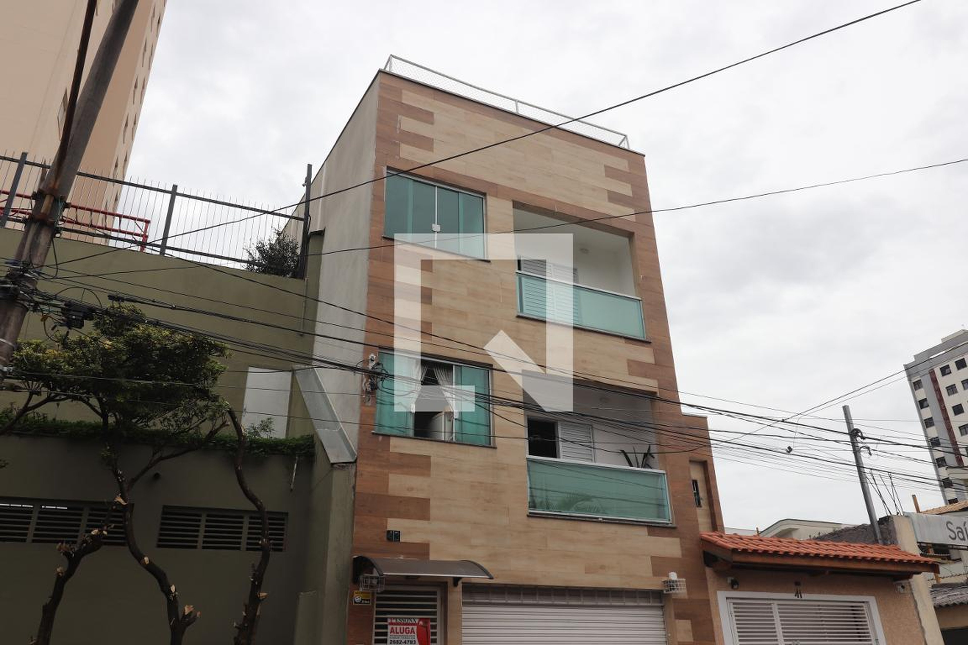 Fachada Condomínio em Rua Adelaide de Freitas, 43