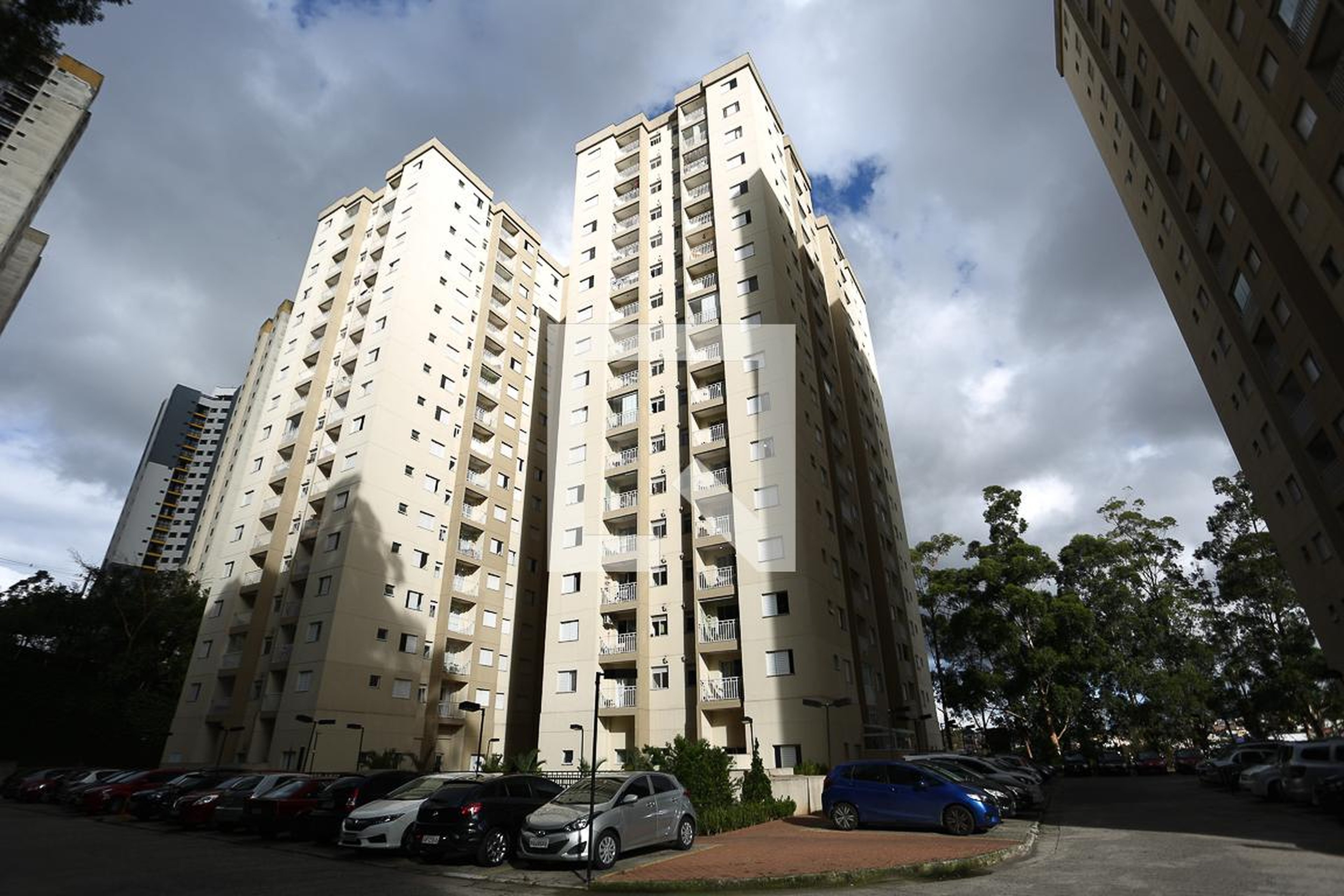 Fachada Condomínio em Rua César Simões, 265