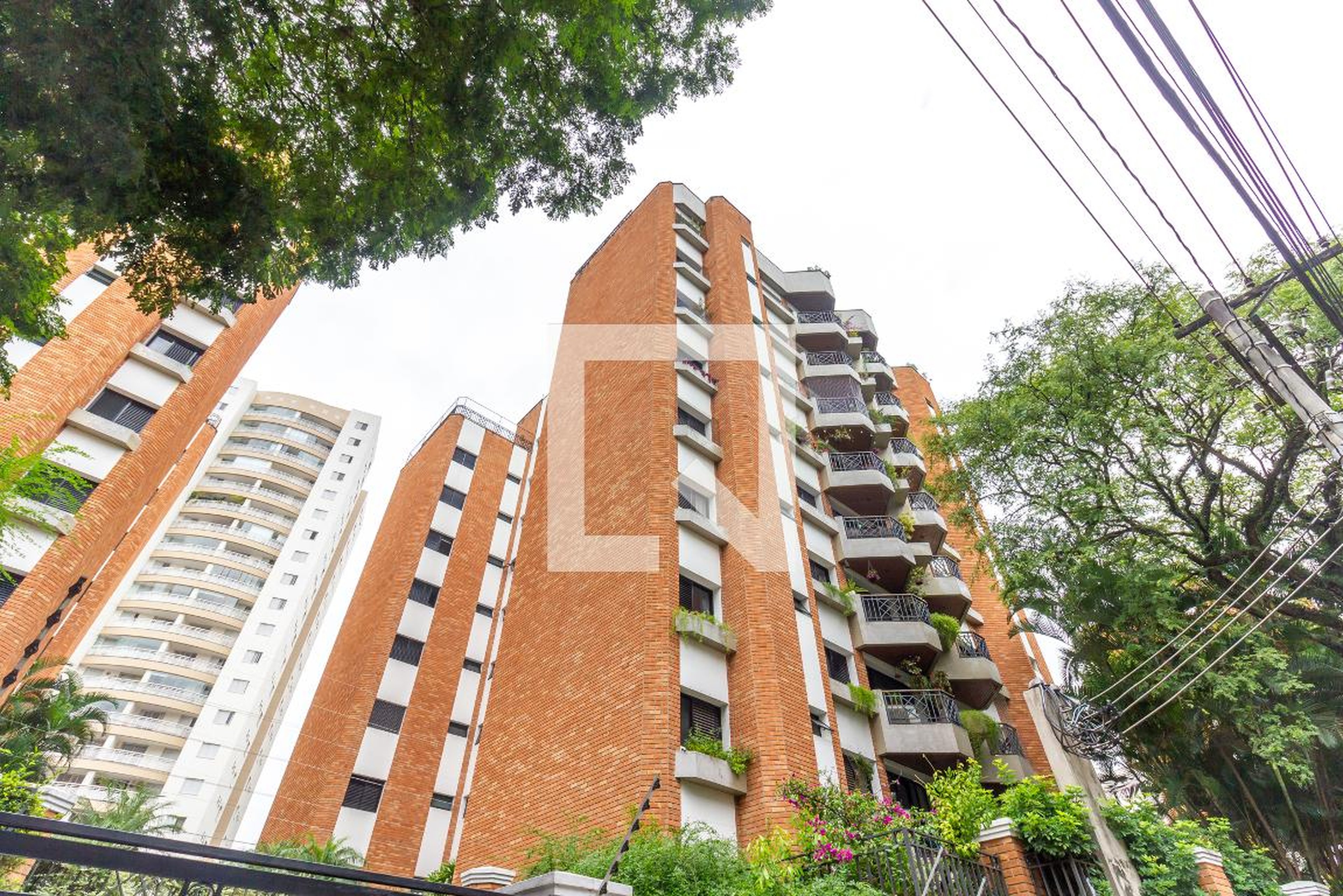 Fachada do Prédio Edifício Chateaux France