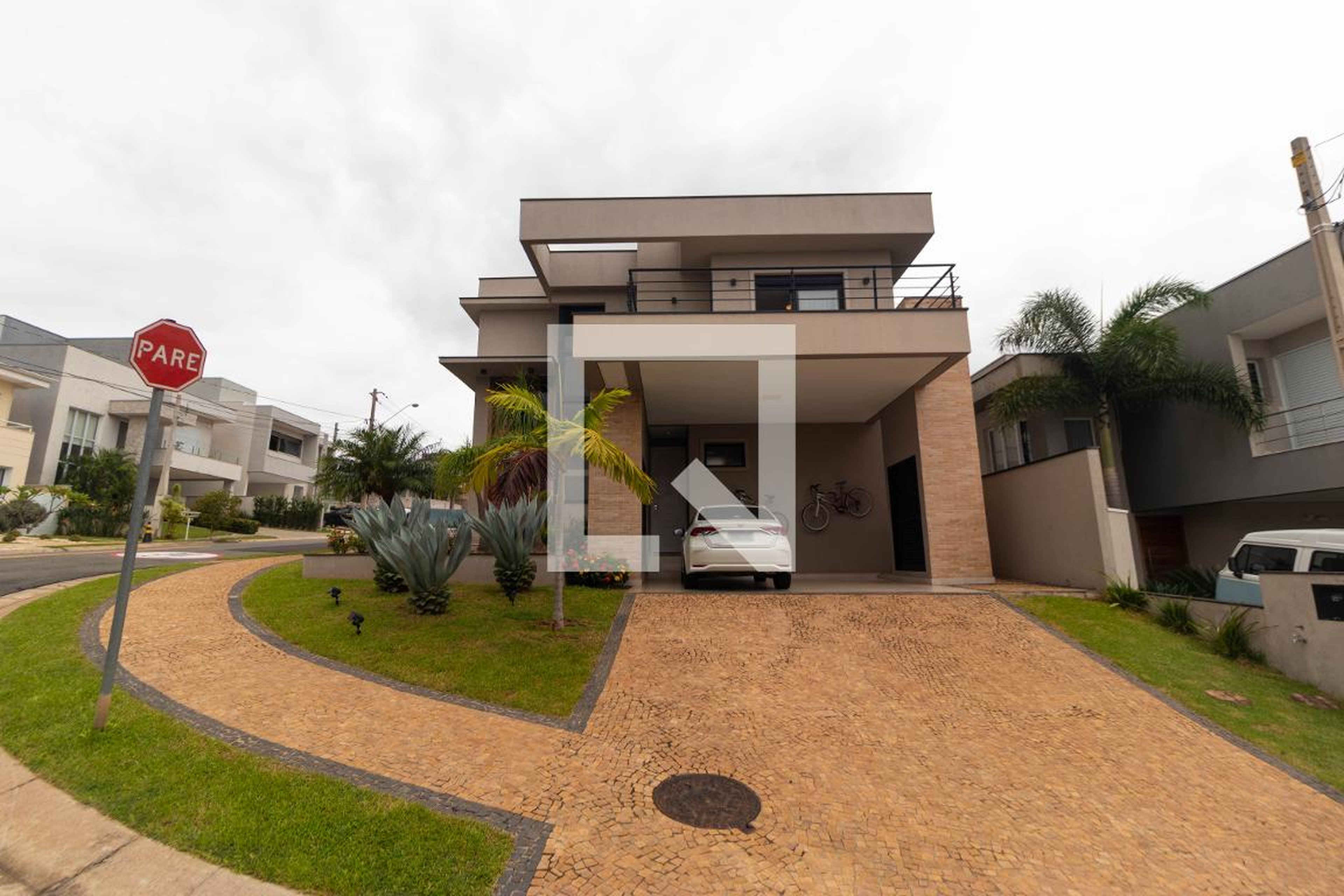 Fachada Condomínio em Rua Advogado Milton Pereira, 7