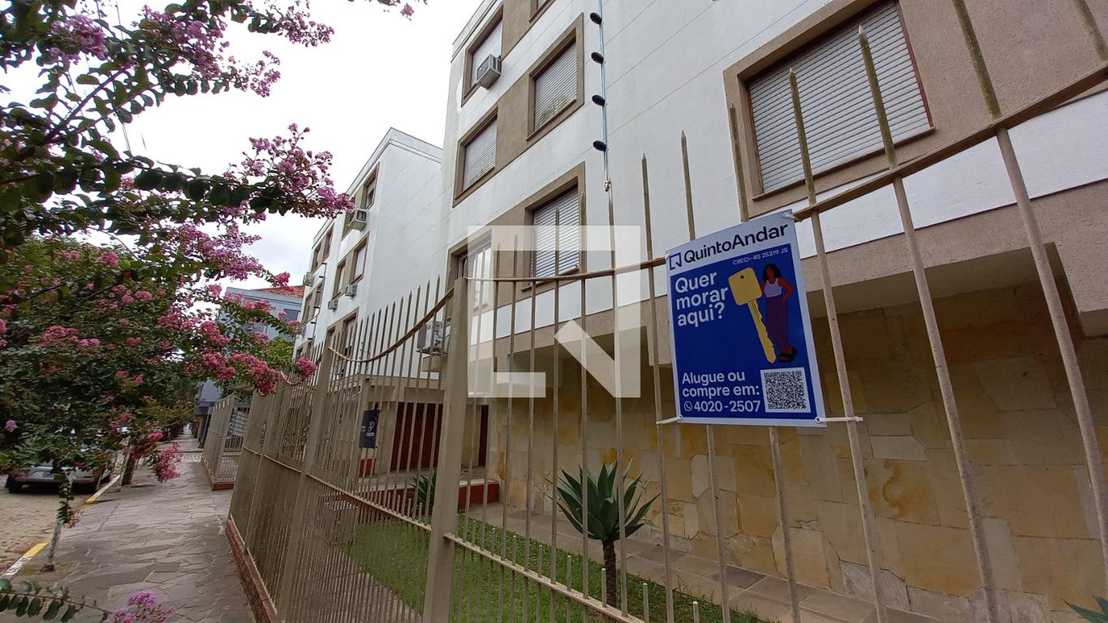 Fachada do Prédio Condomínio em Rua Rubéns Rosa Guedes, 137