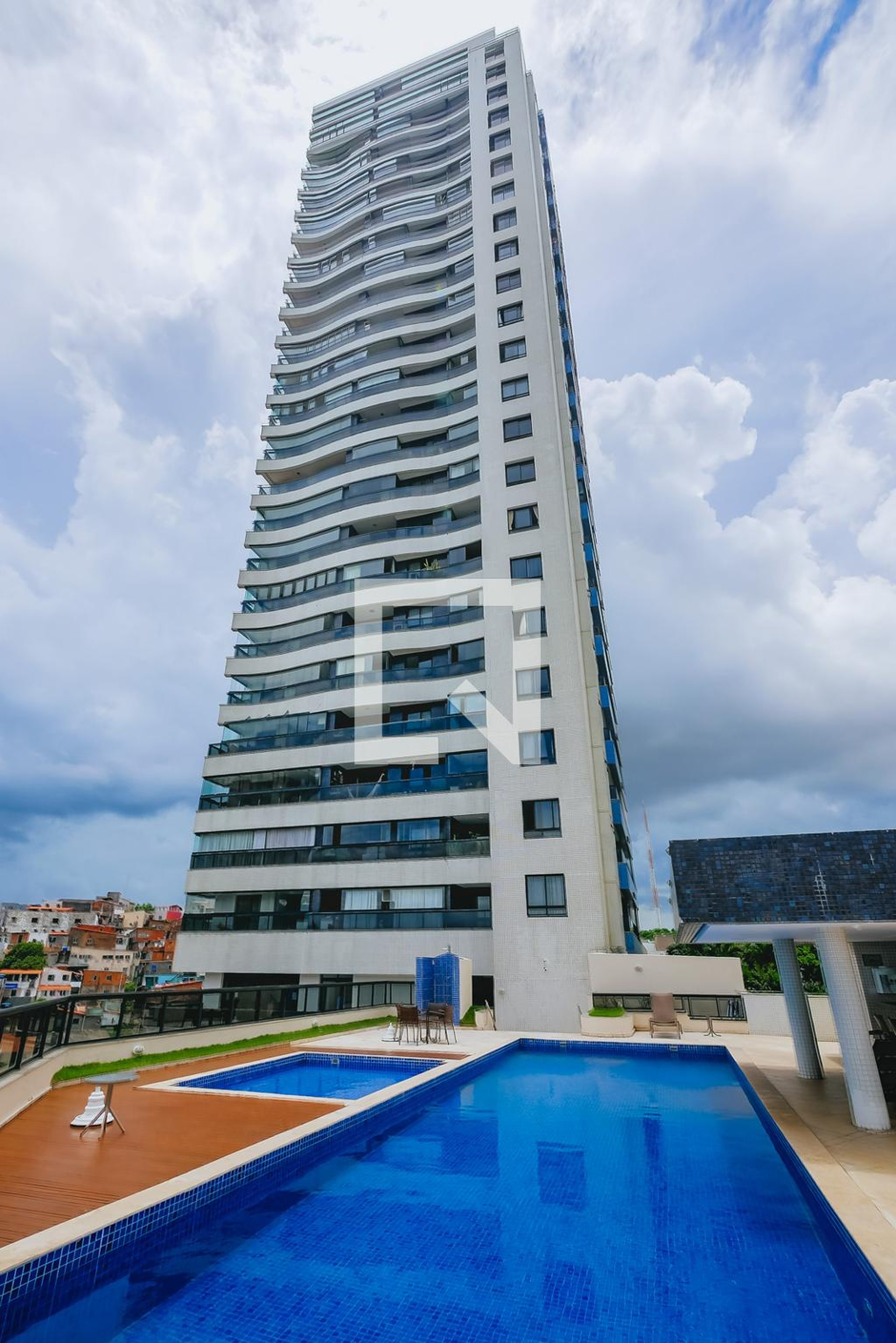 Fachada Condomínio Modern & Living Garibaldi