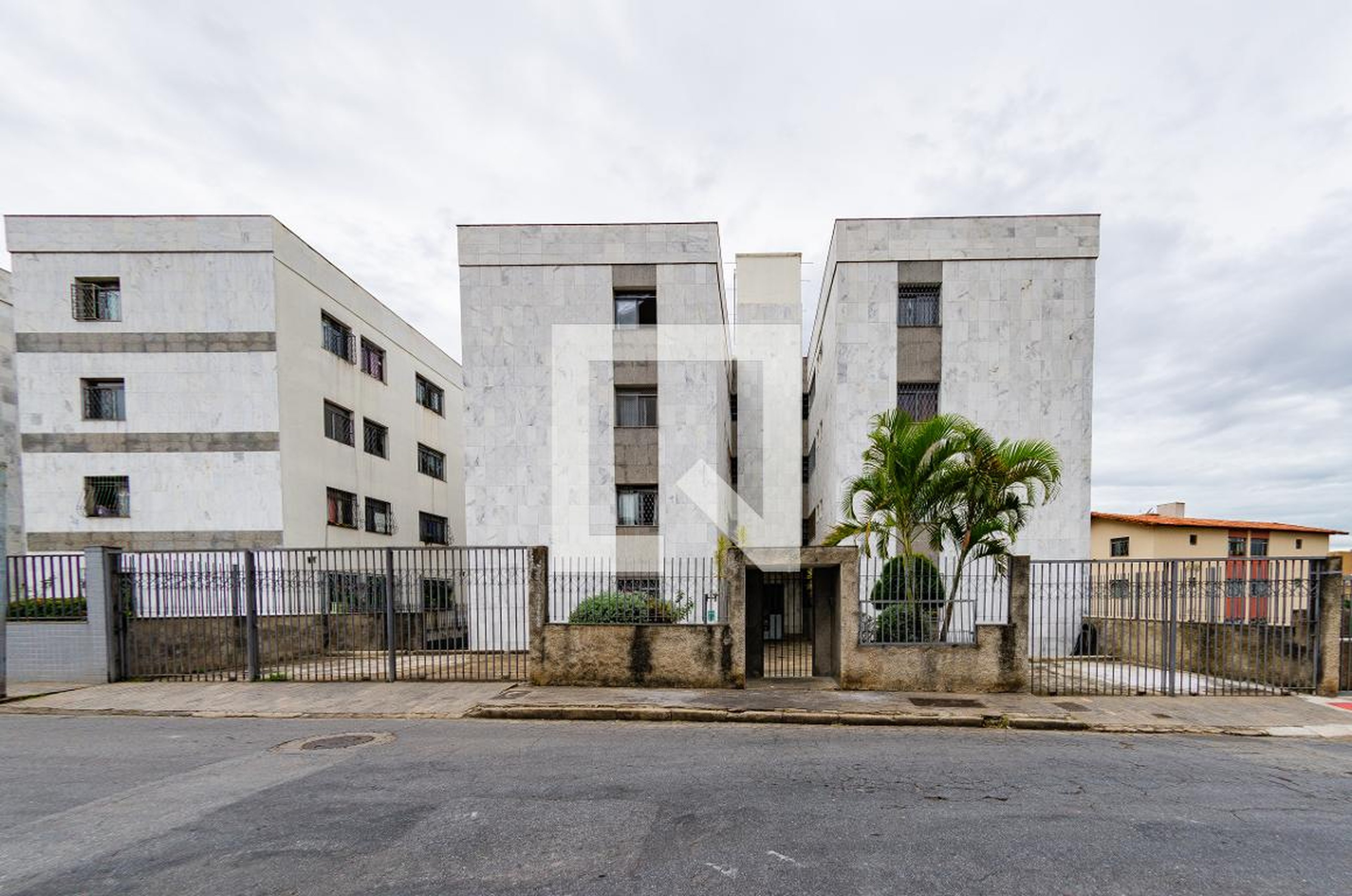 Fachada Condomínio em Rua Engenheiro Antônio Guerra, 168