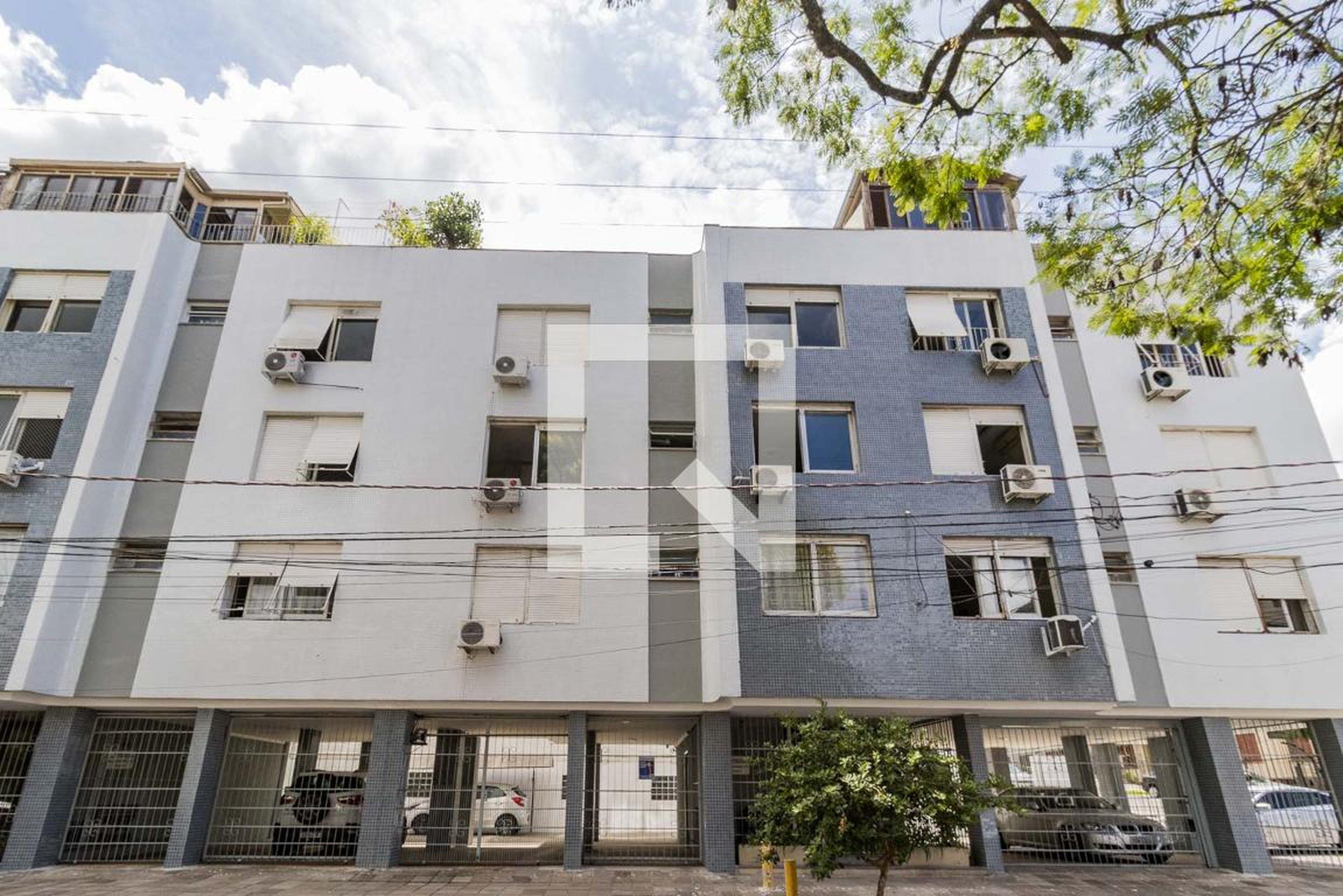 Fachada Condomínio em Rua Felizardo, 300