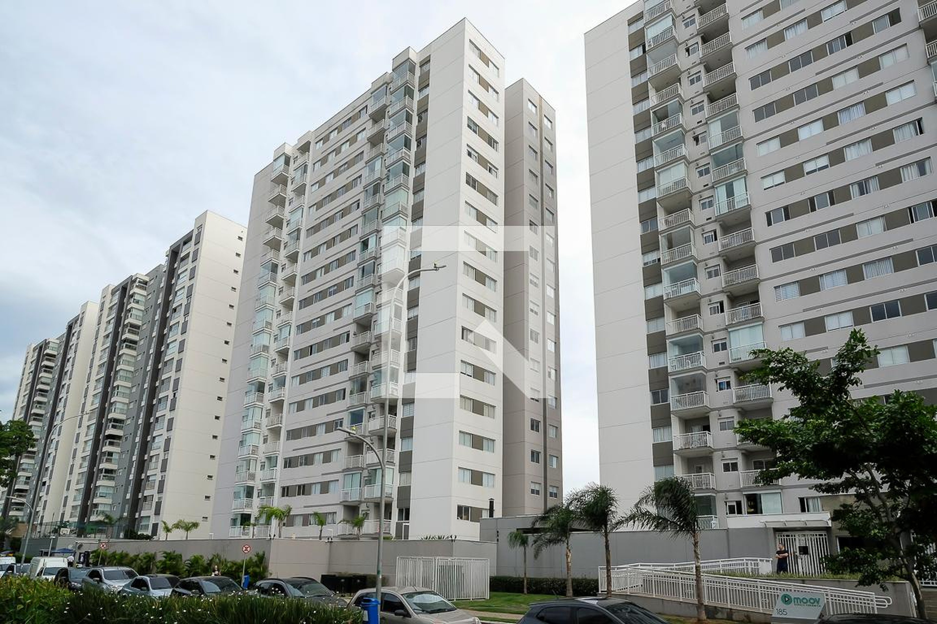 Fachada do Condomínio Condomínio Moov Espaço Cerâmica