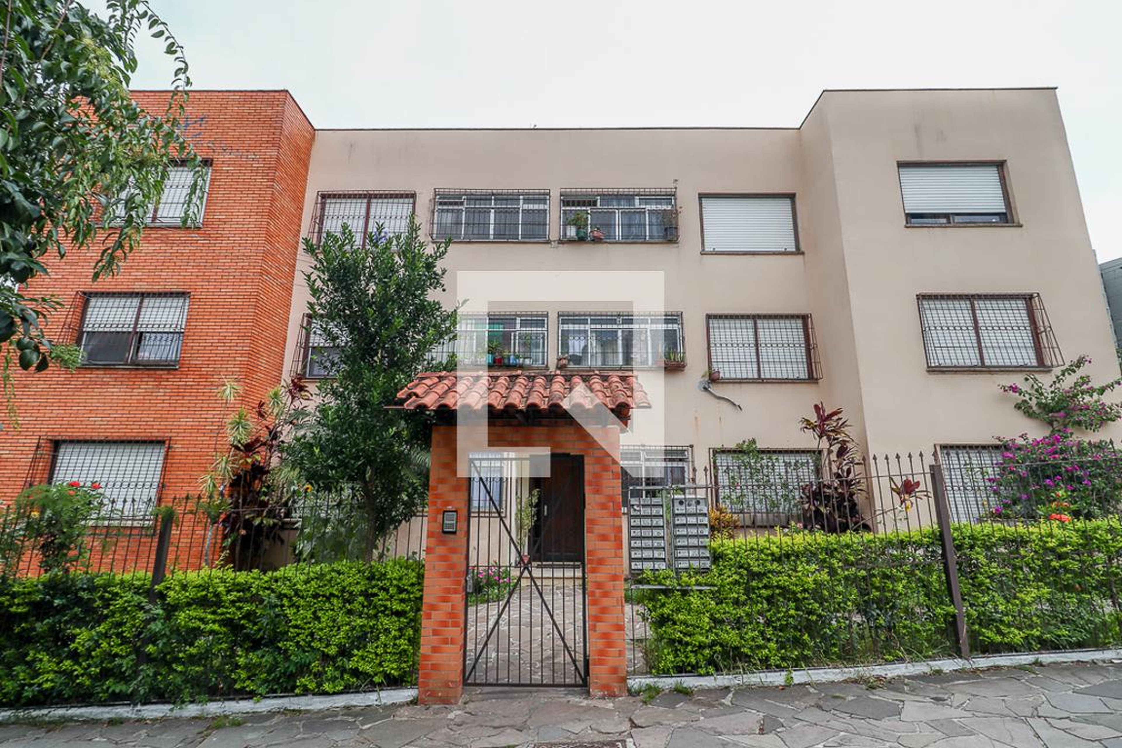 Fachada Condomínio em Rua Hugo Livi, 29