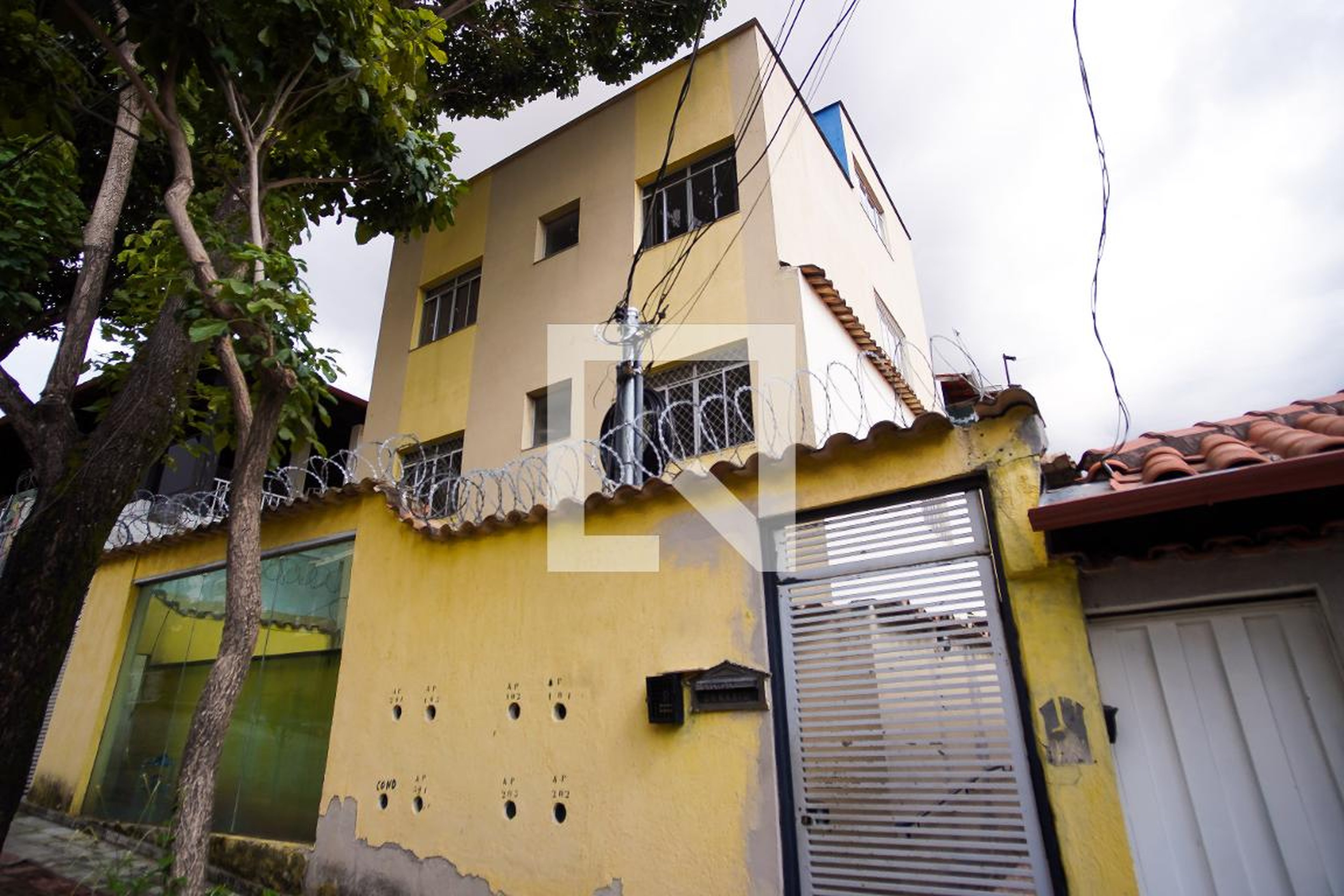 Fachada Condomínio em Rua Pastor Rui Franco, 514