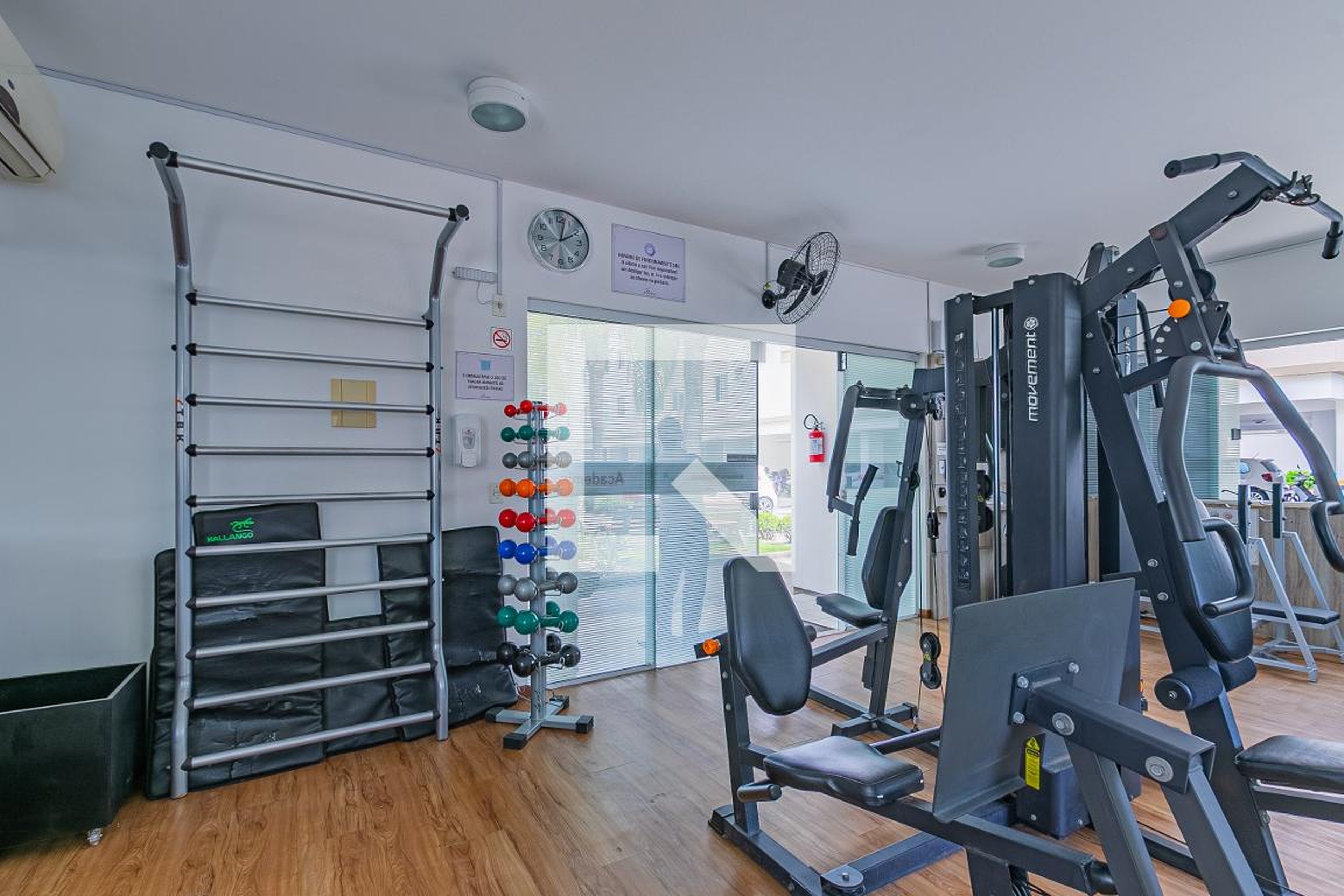 Academia - Max Village