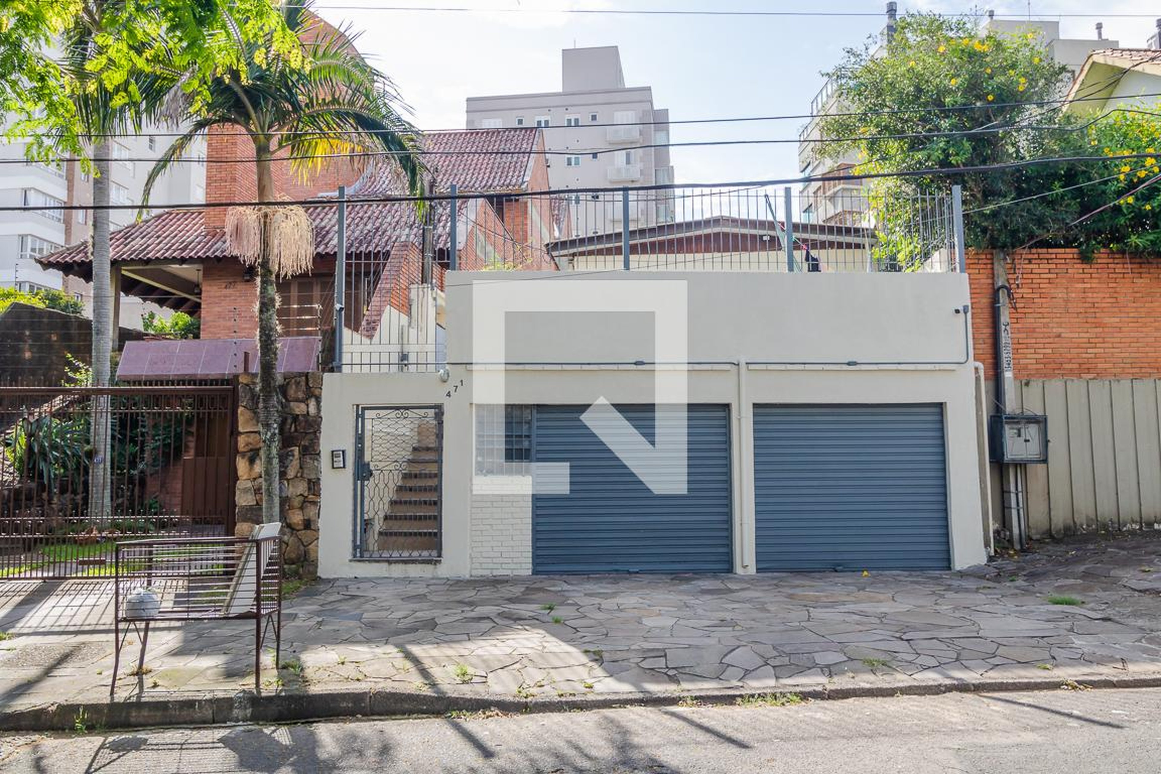 Fachada Condomínio em Rua Isidoro Tressi, 471